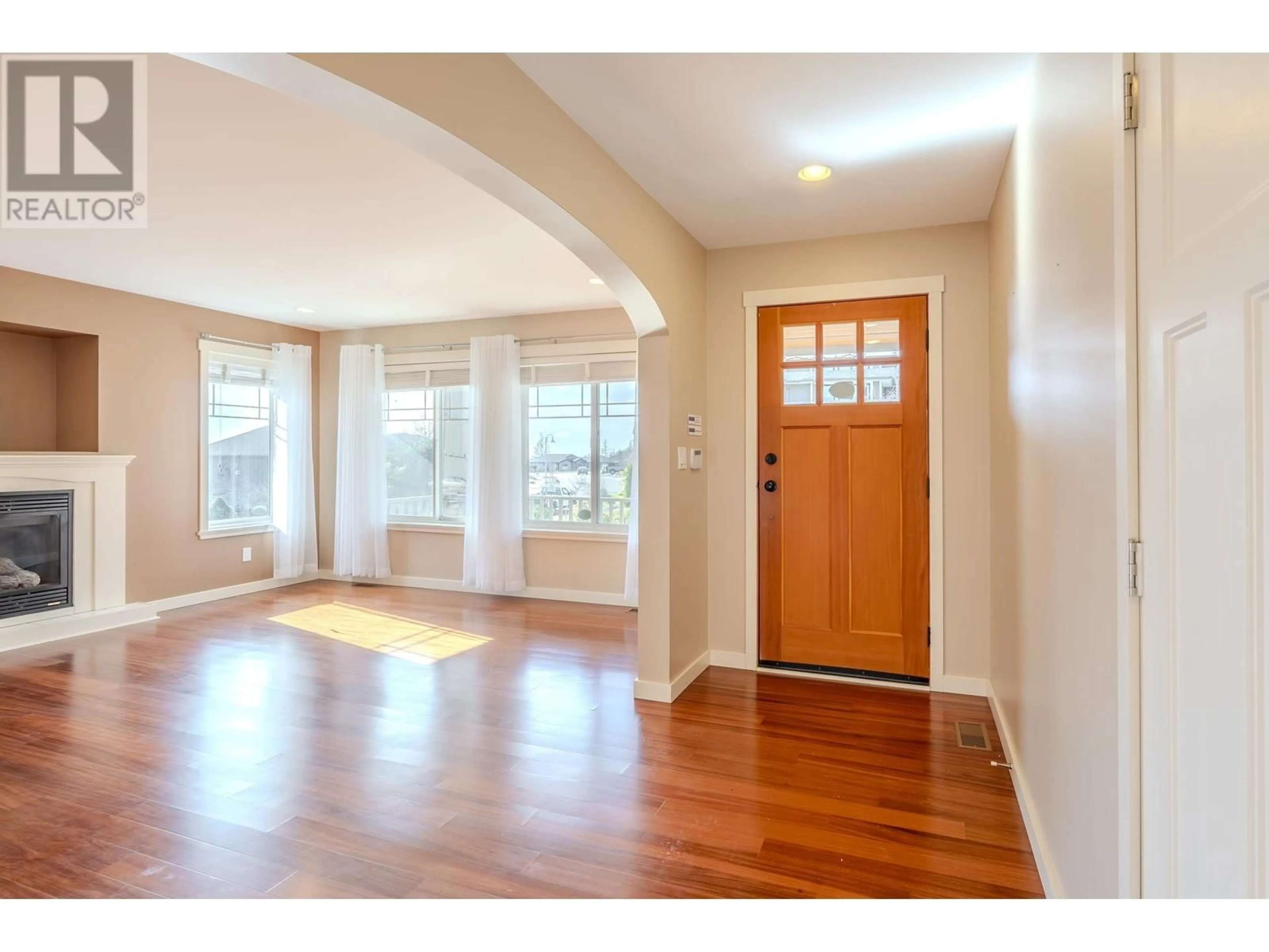 Indoor entryway for 5540 CLAYTON AVENUE, Sechelt British Columbia V7Z0V1