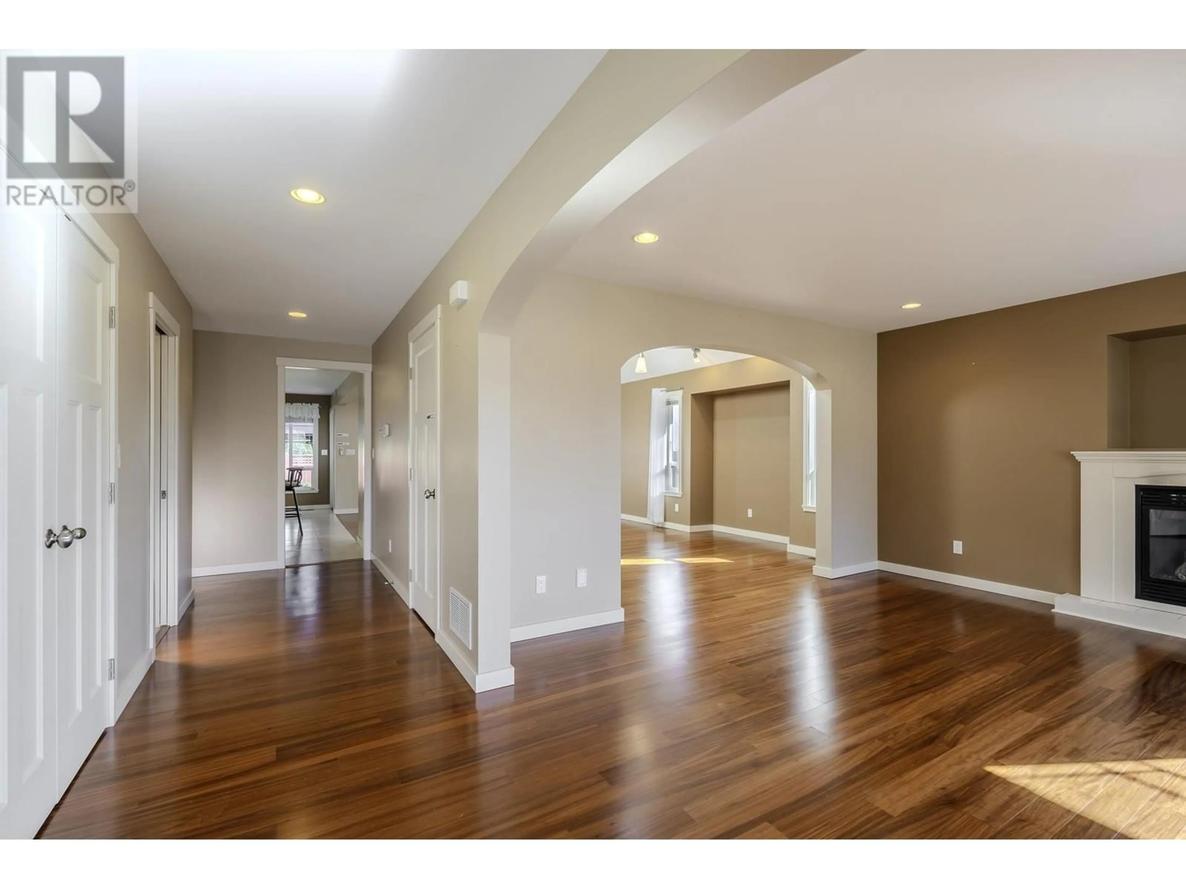 Indoor entryway for 5540 CLAYTON AVENUE, Sechelt British Columbia V7Z0V1