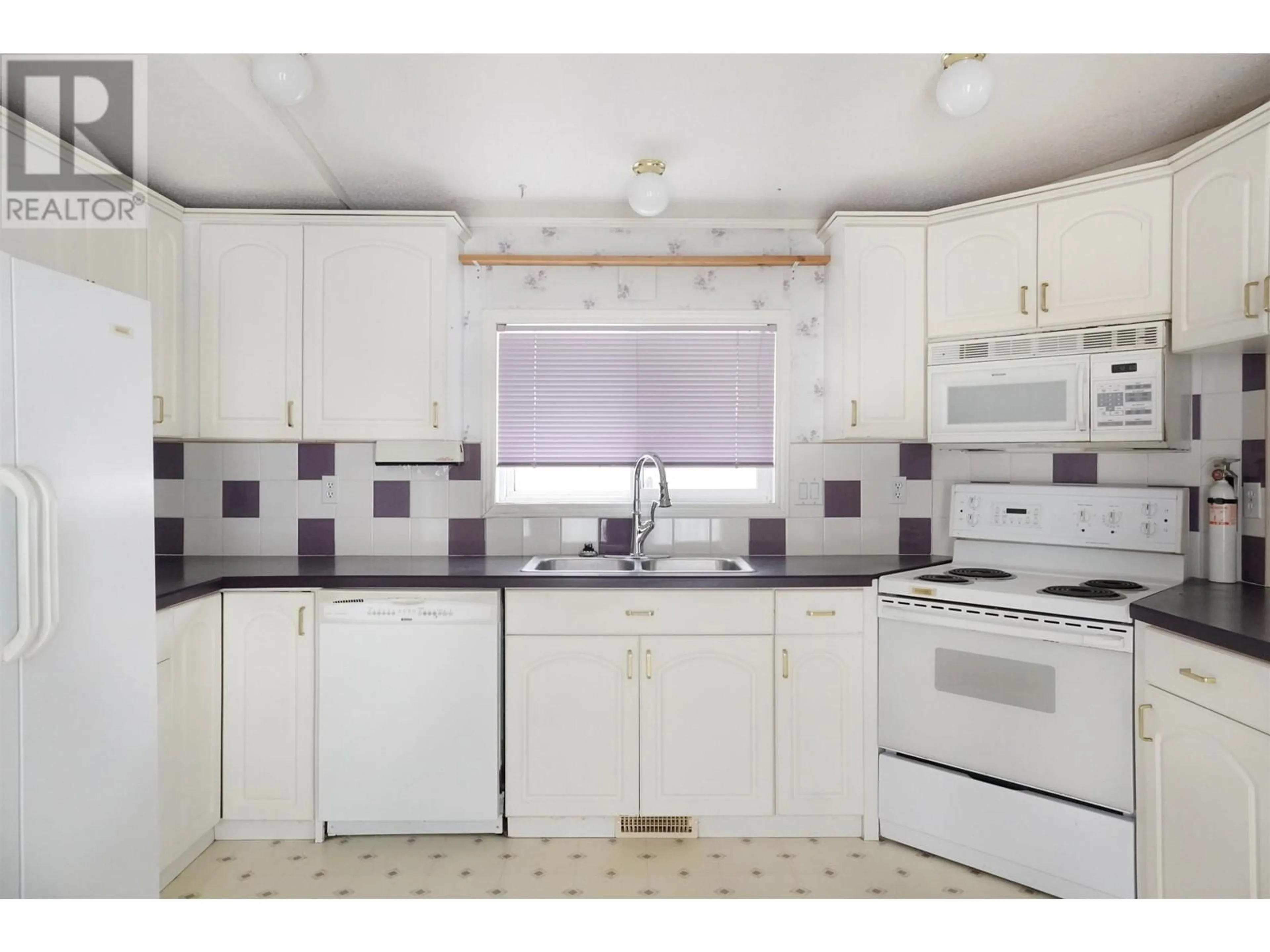 Standard kitchen, unknown for 32 3889 MULLER AVENUE, Terrace British Columbia V8G4L2