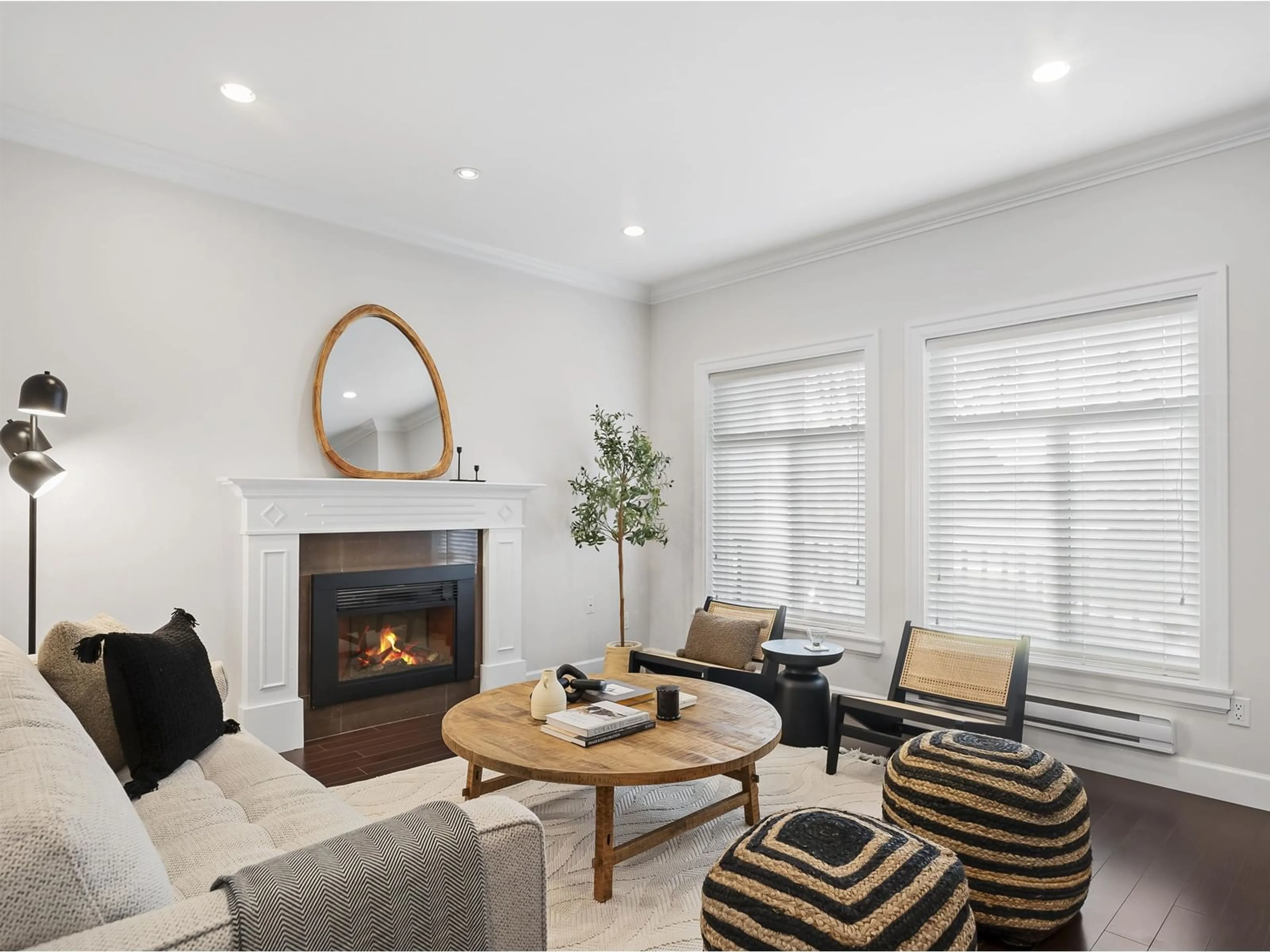 Living room with furniture, wood/laminate floor for 19093 67A AVENUE, Surrey British Columbia V4N6A6