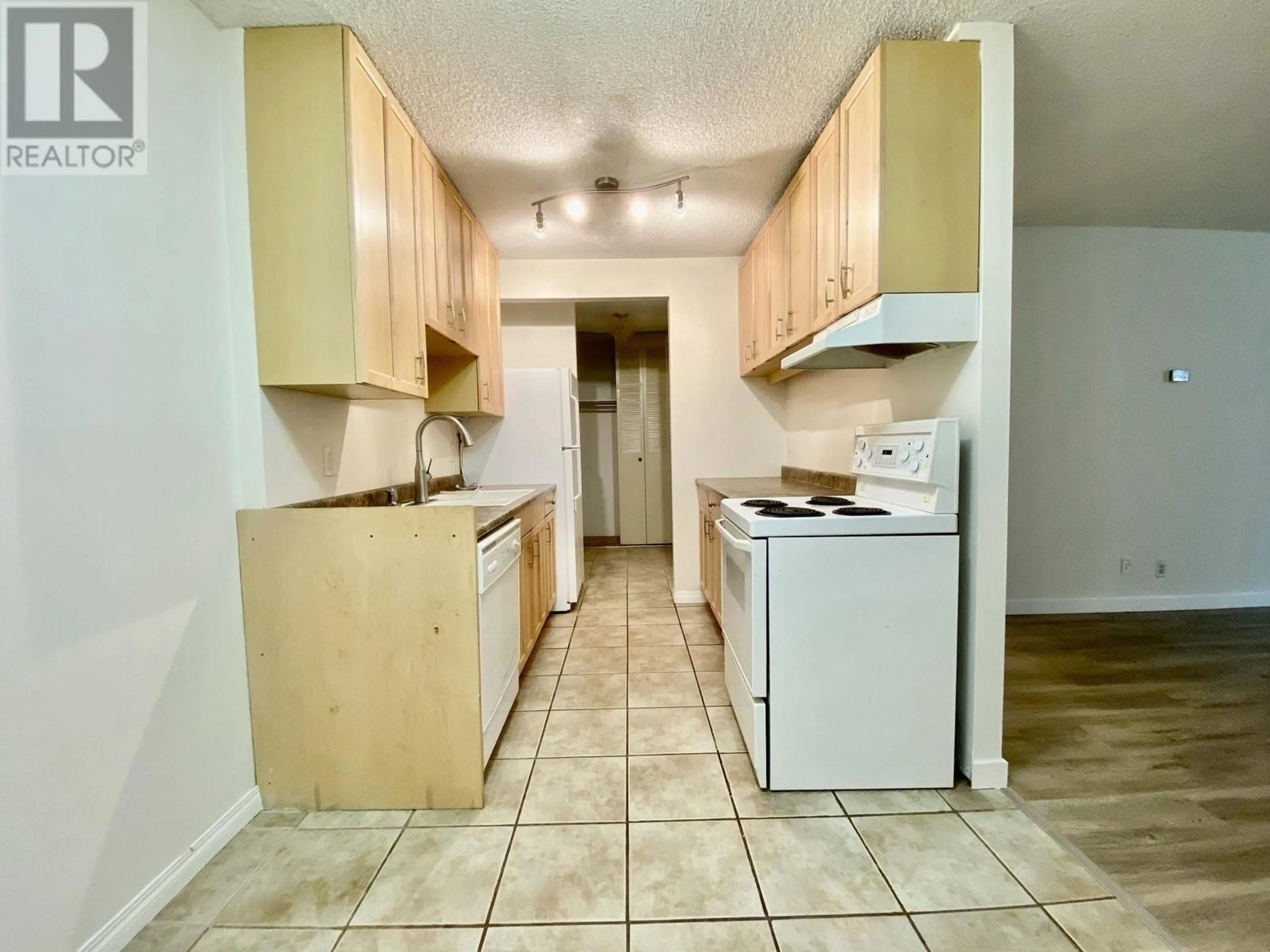 Standard kitchen, unknown for 119 2012 FULLERTON AVENUE, North Vancouver British Columbia V7P3E3