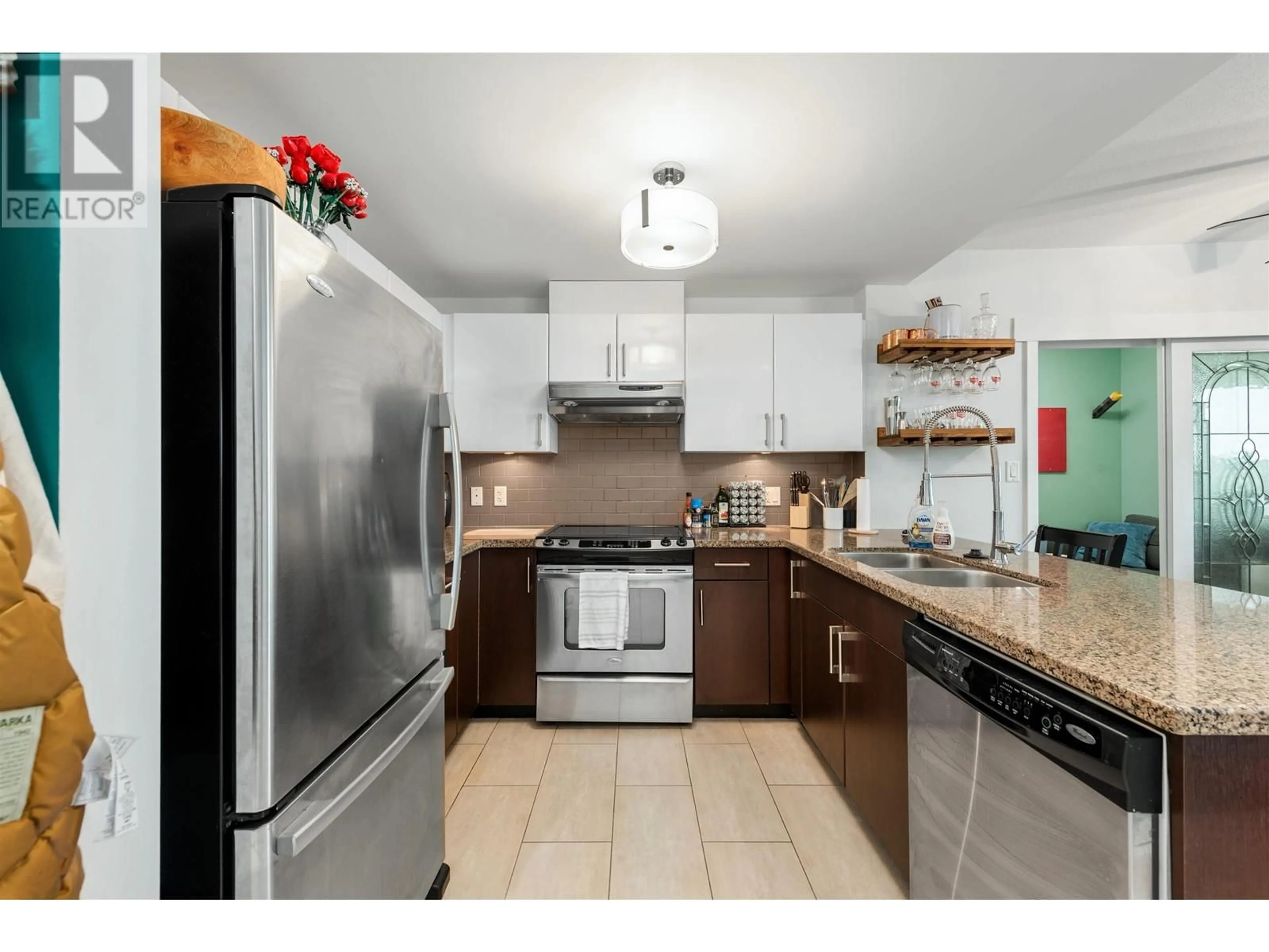 Standard kitchen, unknown for 707 14 BEGBIE STREET, New Westminster British Columbia V3M0C4