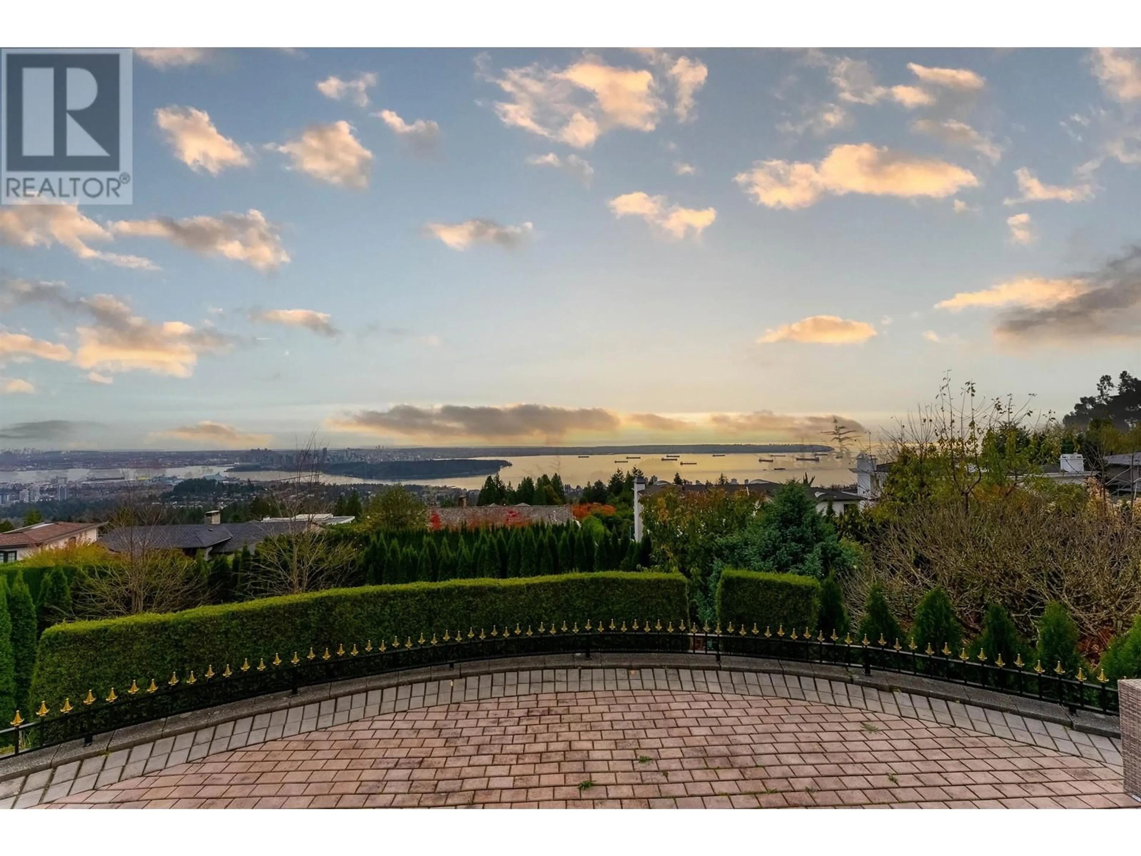 A pic from outside/outdoor area/front of a property/back of a property/a pic from drone, water/lake/river/ocean view for 1409 CHARTWELL DRIVE, West Vancouver British Columbia V7S2R7