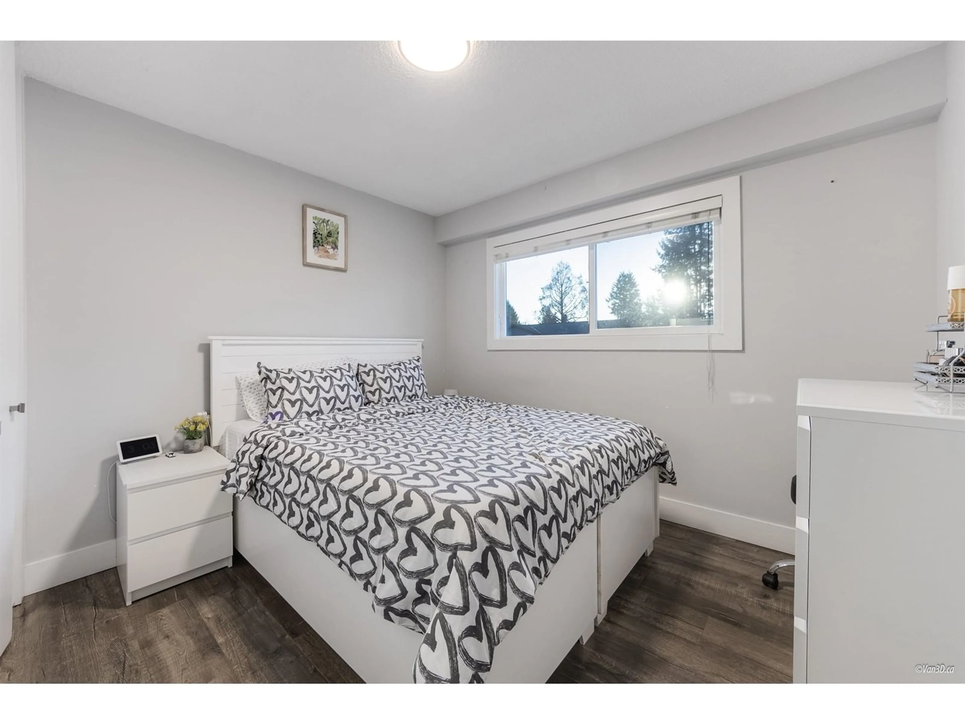 Bedroom with bed, wood/laminate floor for 15081 ROBIN CRESCENT, Surrey British Columbia V3R4X9