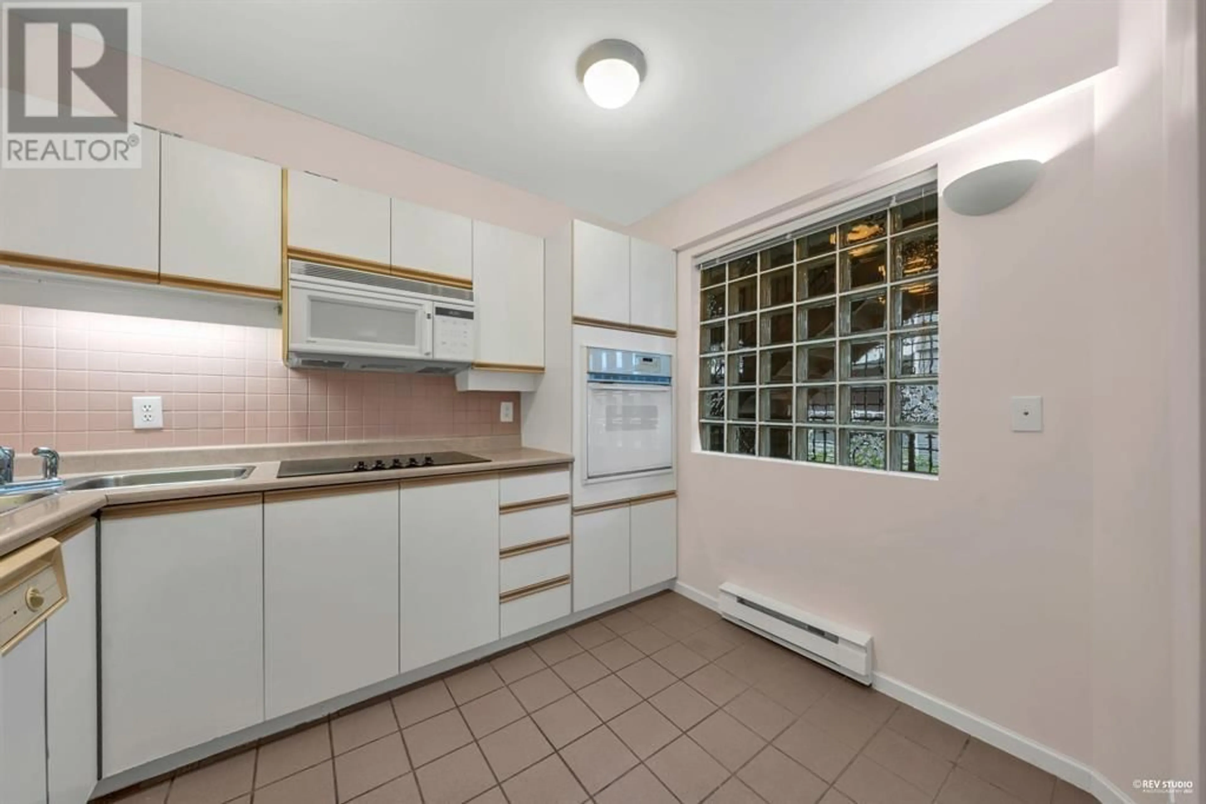 Standard kitchen, ceramic/tile floor for 201 4688 W 10TH AVENUE, Vancouver British Columbia V6R2J5