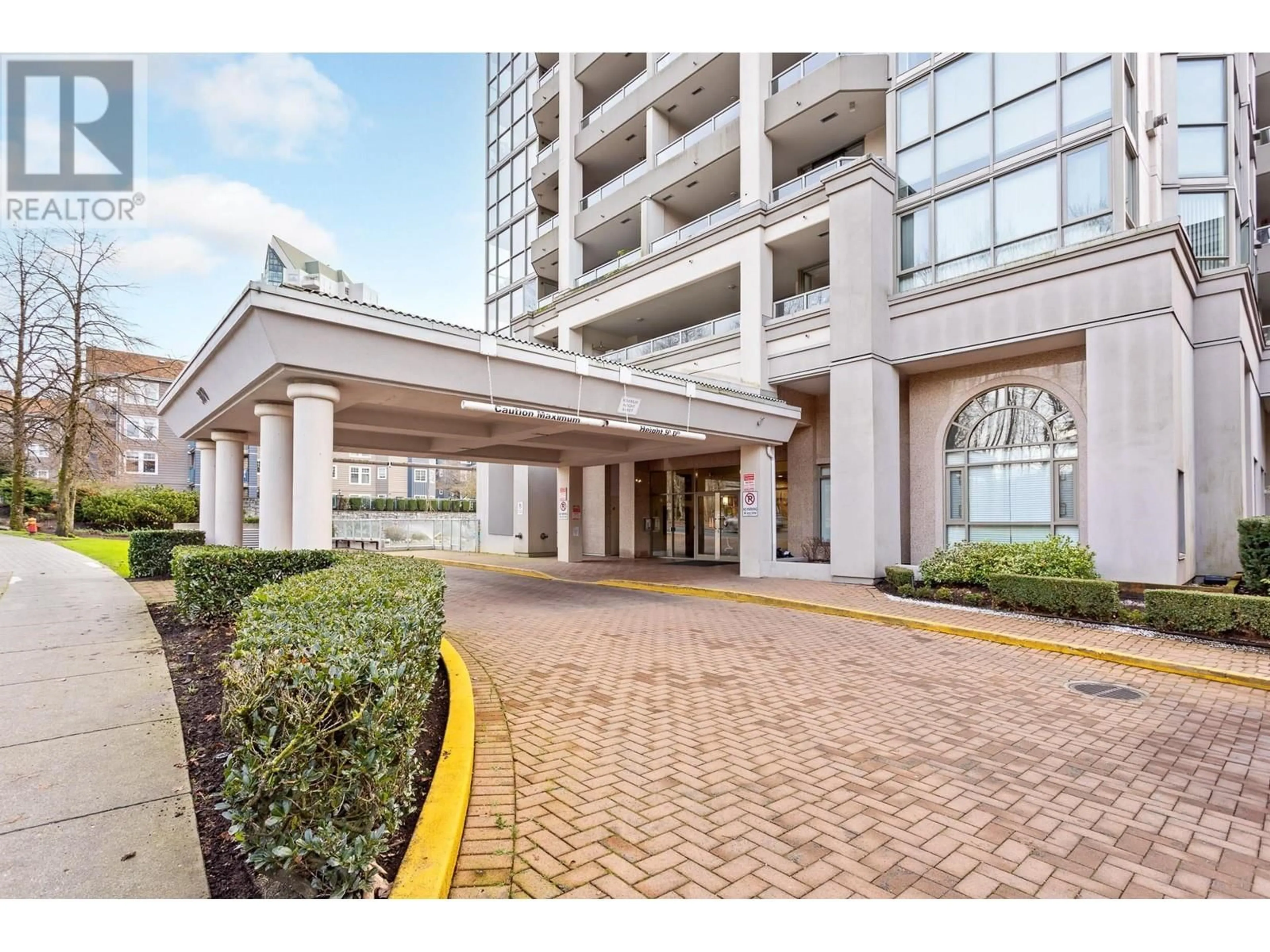 Indoor foyer for 501 3070 GUILDFORD WAY, Coquitlam British Columbia V3B7R8