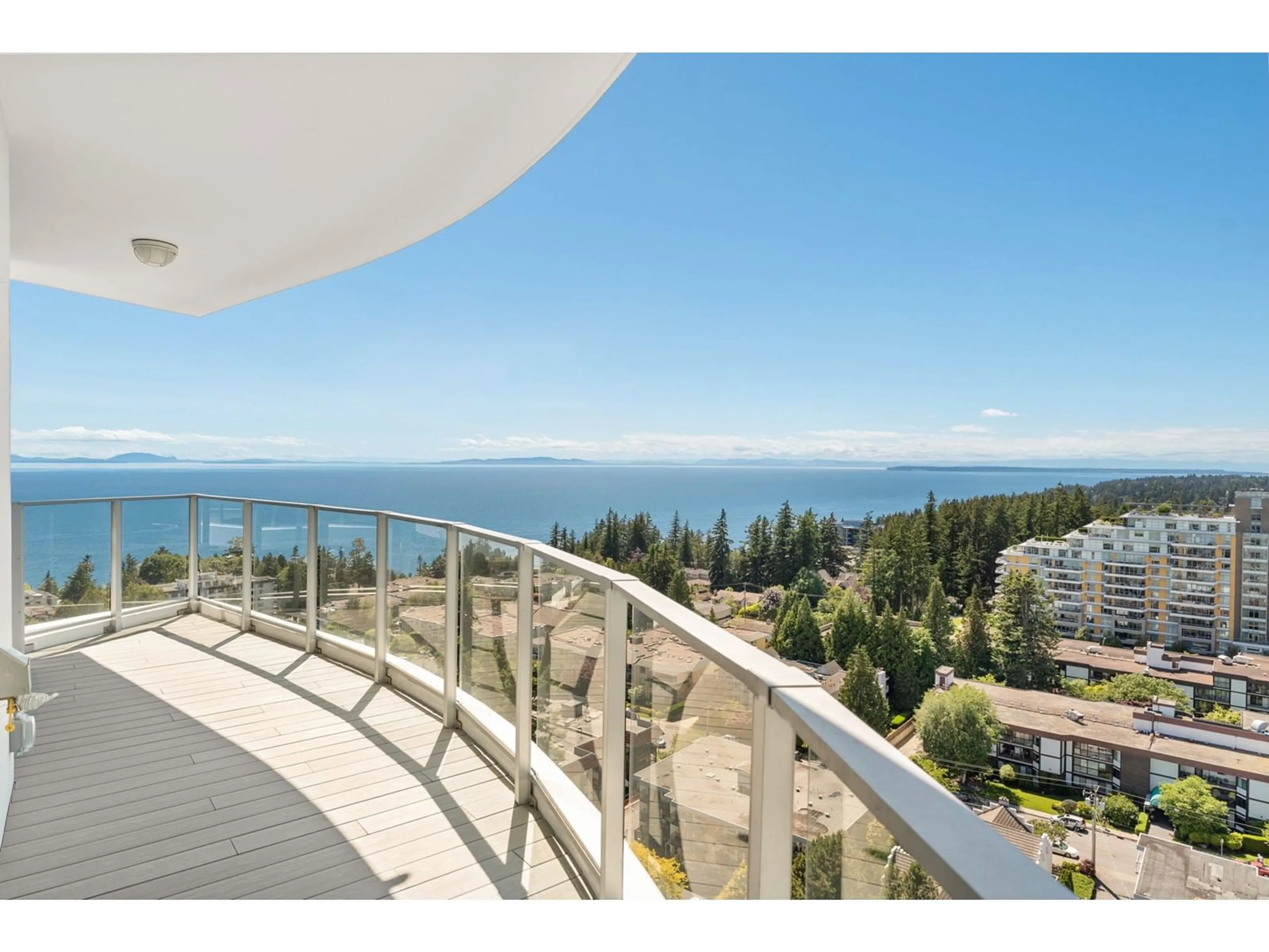 Balcony in the apartment, water/lake/river/ocean view for 1701 1500 MARTIN STREET, Surrey British Columbia V3Z2L5