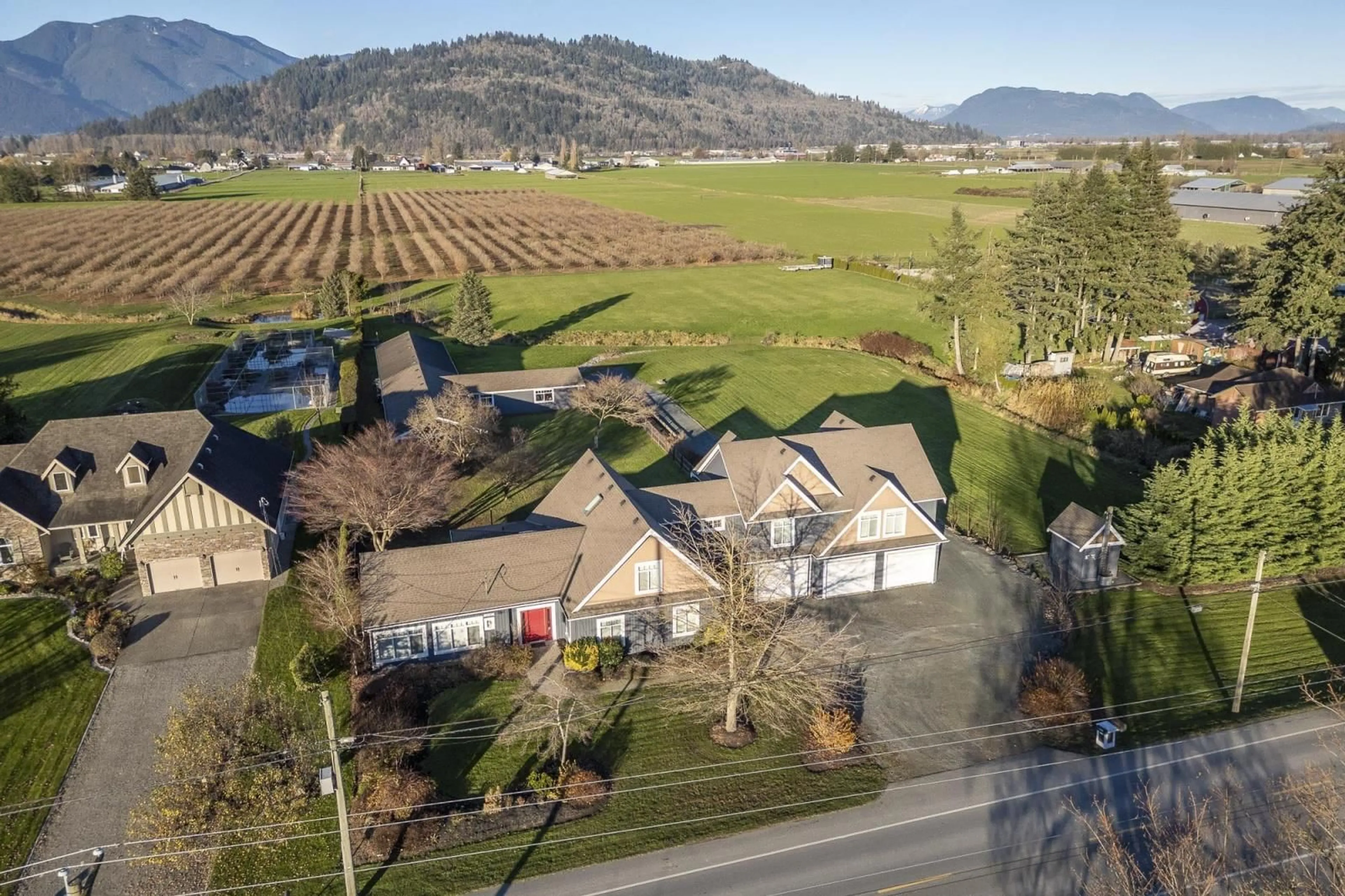 A pic from outside/outdoor area/front of a property/back of a property/a pic from drone, mountain view for 42919 SOUTH SUMAS ROAD, Chilliwack British Columbia V2R4L7