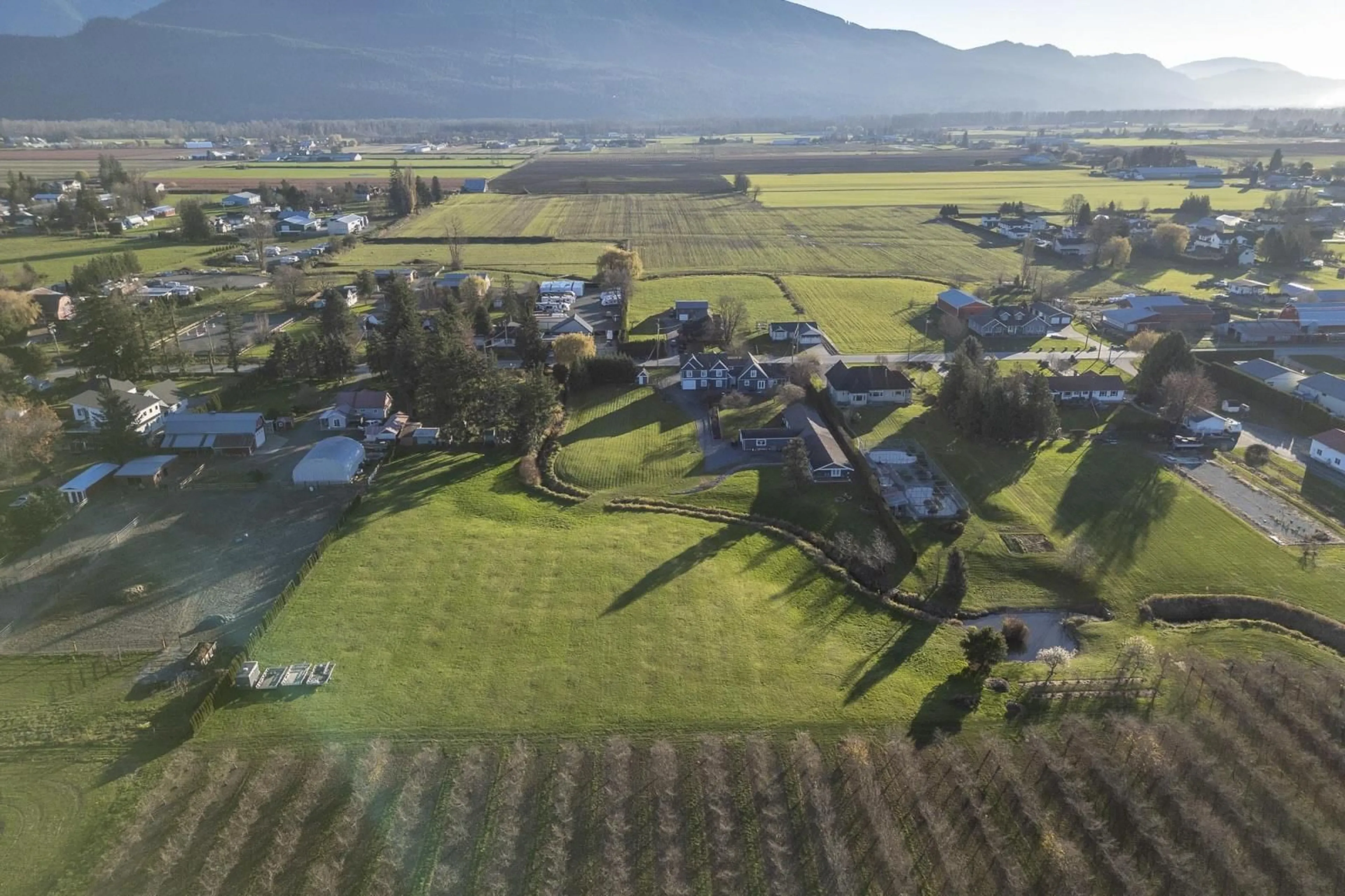 A pic from outside/outdoor area/front of a property/back of a property/a pic from drone, mountain view for 42919 SOUTH SUMAS ROAD, Chilliwack British Columbia V2R4L7