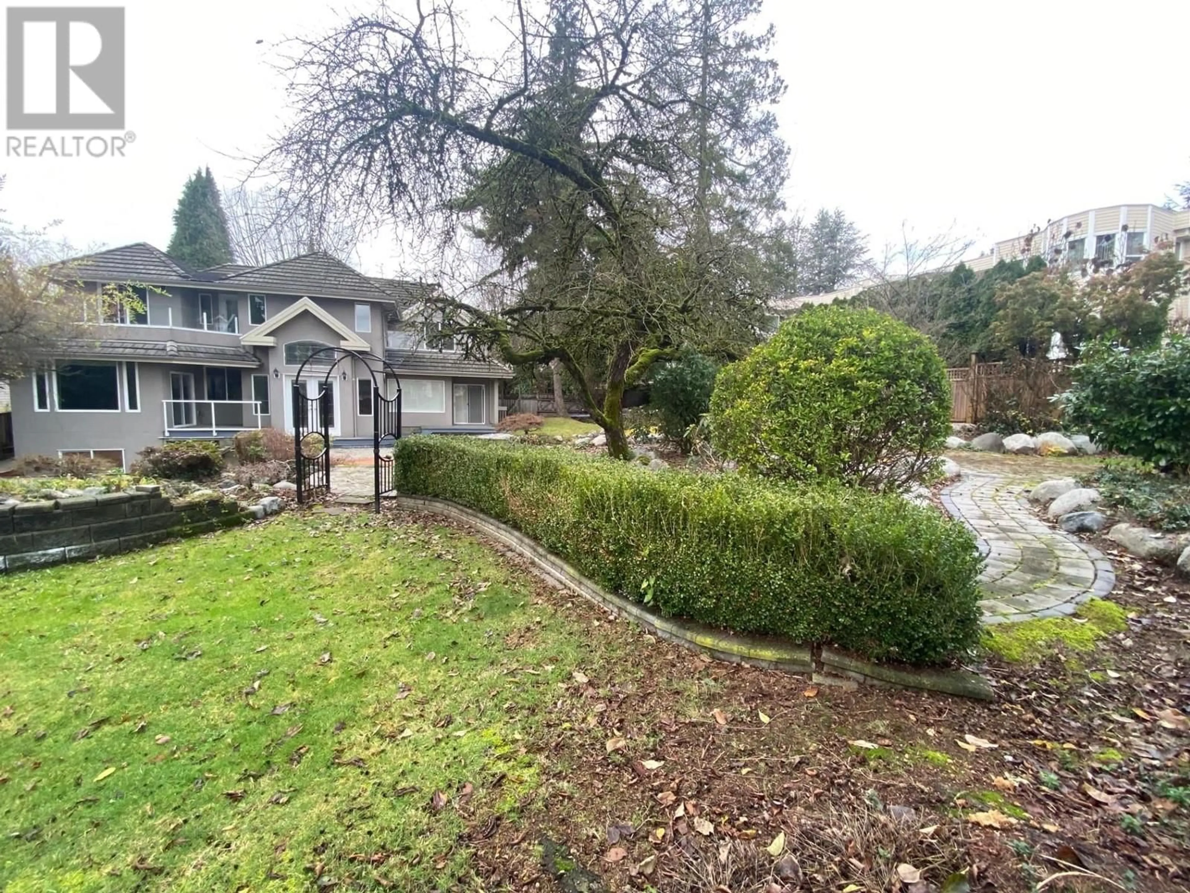 A pic from outside/outdoor area/front of a property/back of a property/a pic from drone, water/lake/river/ocean view for 3556 LAKEDALE AVENUE, Burnaby British Columbia V5A3E3