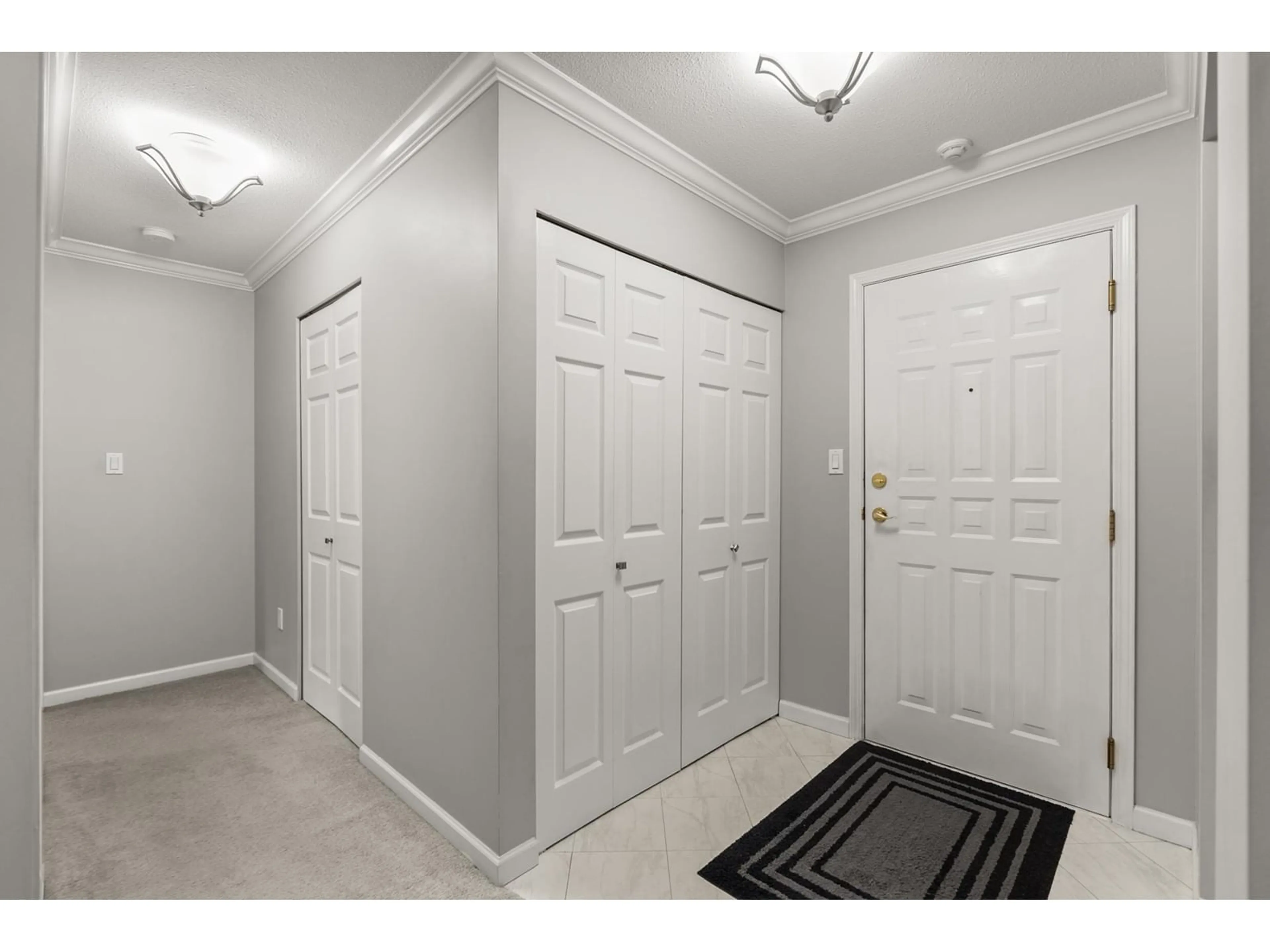 Indoor entryway for 108 3172 GLADWIN ROAD, Abbotsford British Columbia V2T5T3