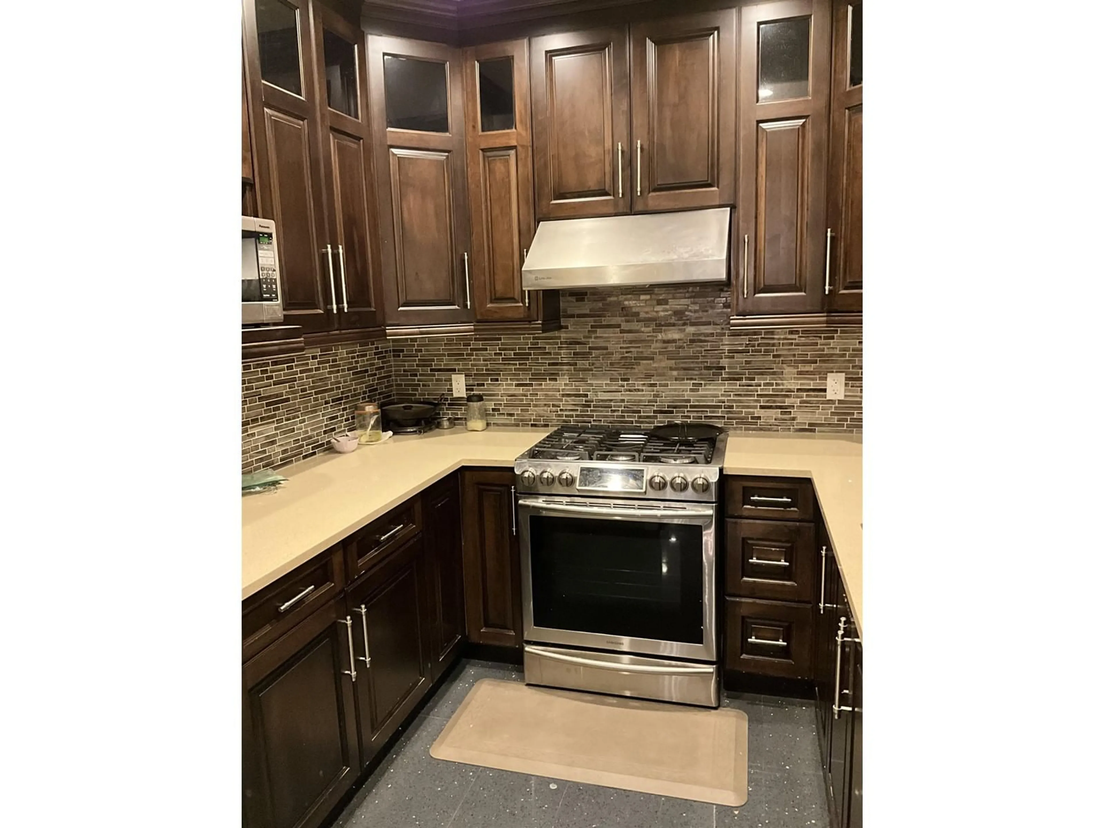 Standard kitchen, ceramic/tile floor for 8473 171, Surrey British Columbia V4N0B1