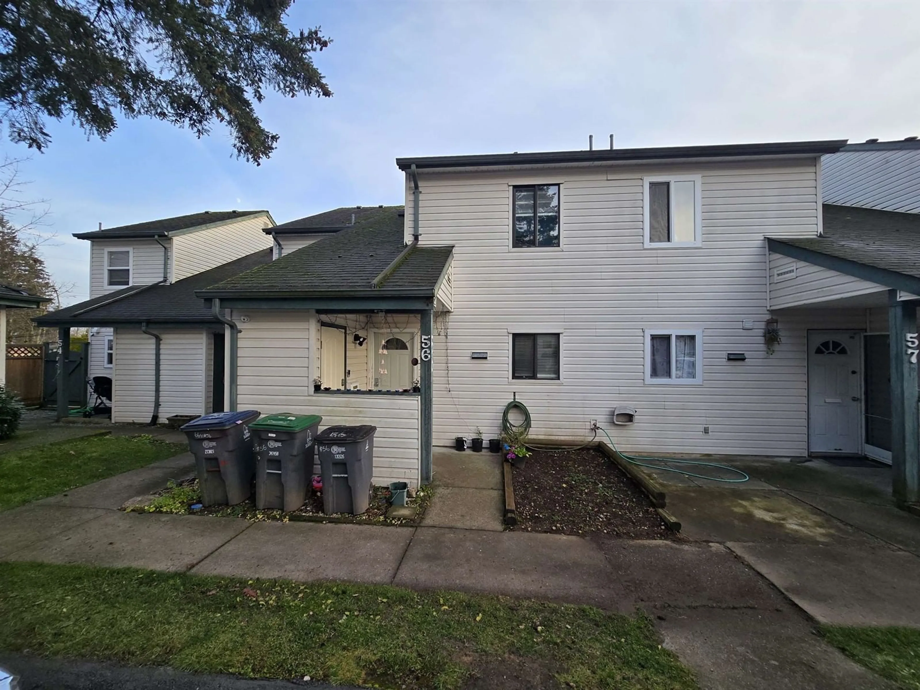 A pic from outside/outdoor area/front of a property/back of a property/a pic from drone, street for 56 6641 138 STREET, Surrey British Columbia V3W5G7