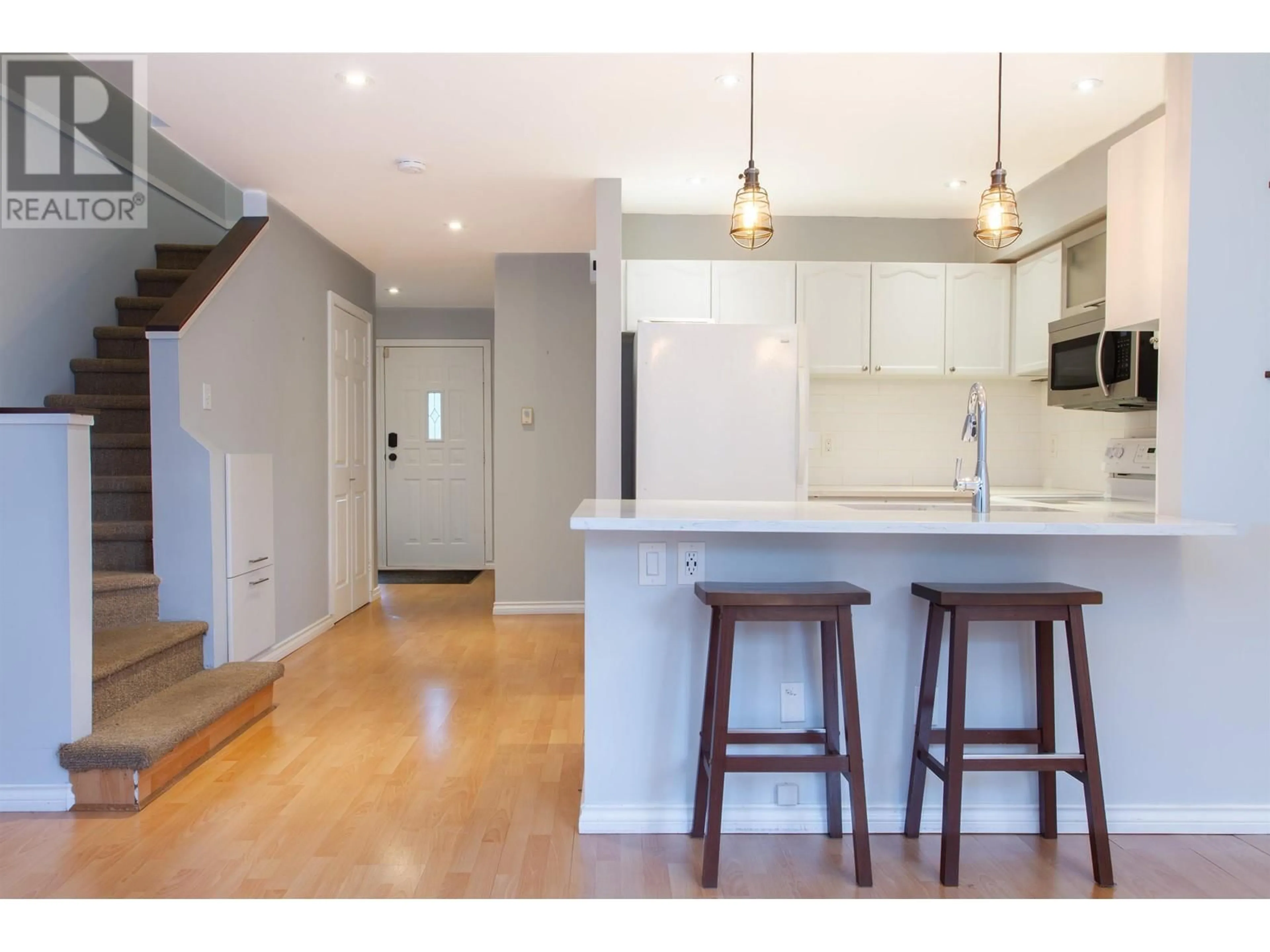 Open concept kitchen, unknown for 41 40200 GOVERNMENT ROAD, Squamish British Columbia V8B0G6