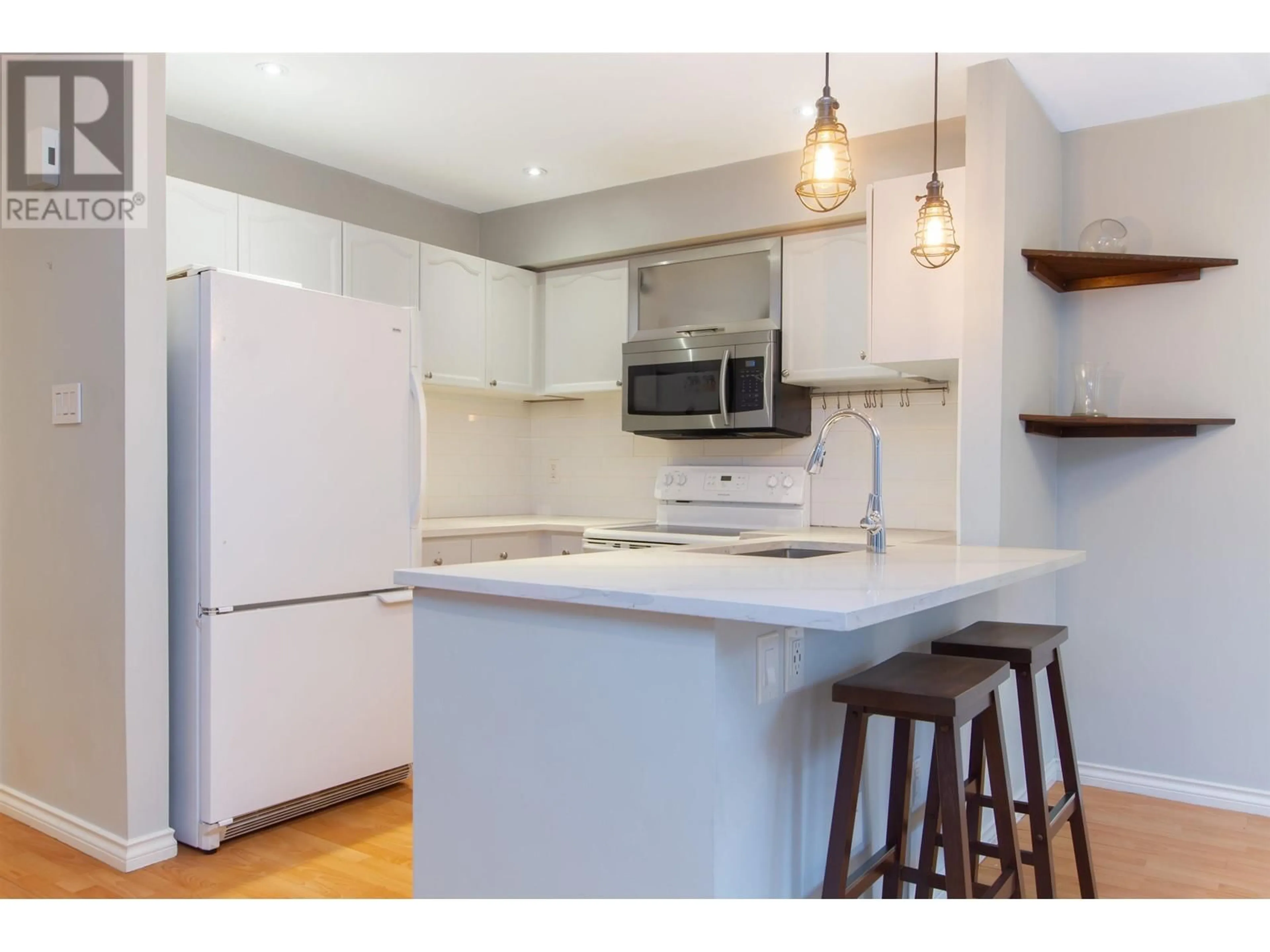 Open concept kitchen, unknown for 41 40200 GOVERNMENT ROAD, Squamish British Columbia V8B0G6