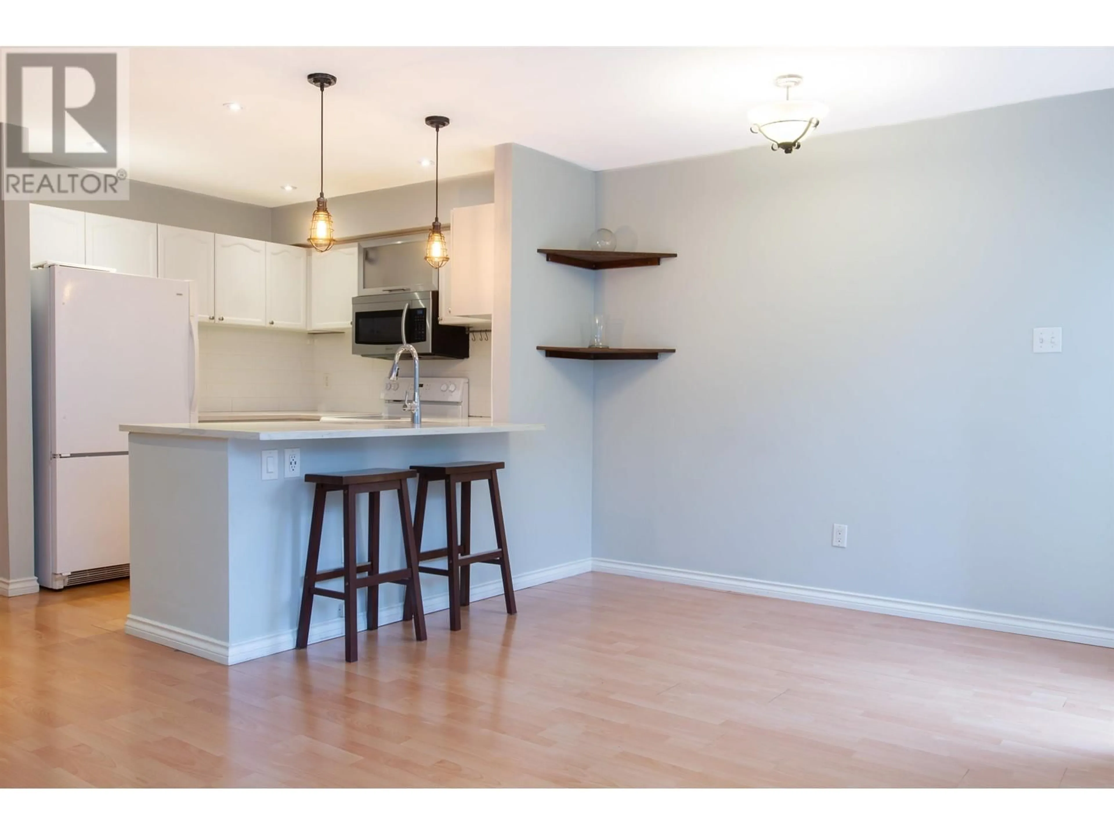 Open concept kitchen, wood/laminate floor for 41 40200 GOVERNMENT ROAD, Squamish British Columbia V8B0G6