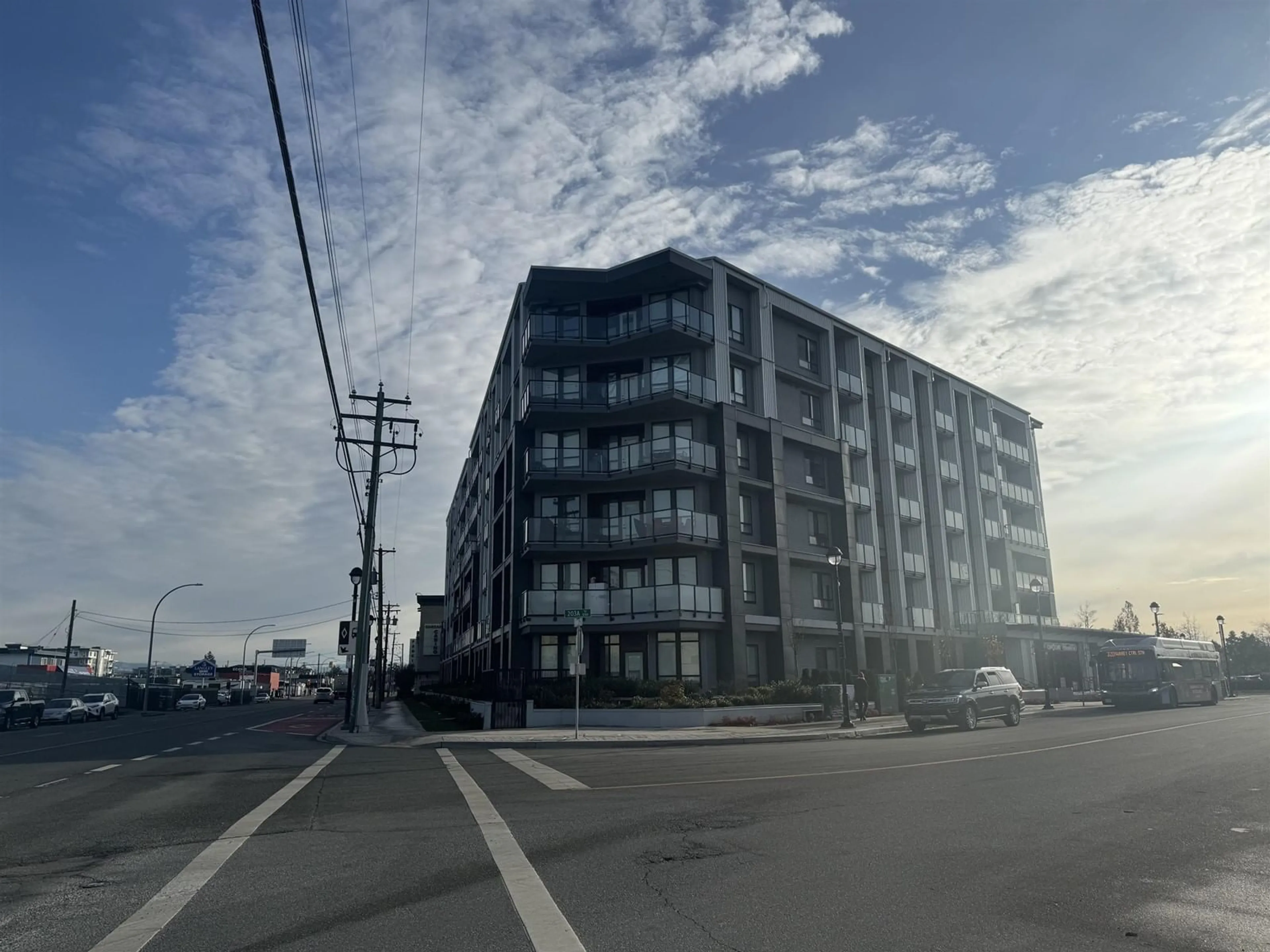 Blurry image for 501 - 20360 LOGAN, Langley British Columbia V3A0P5