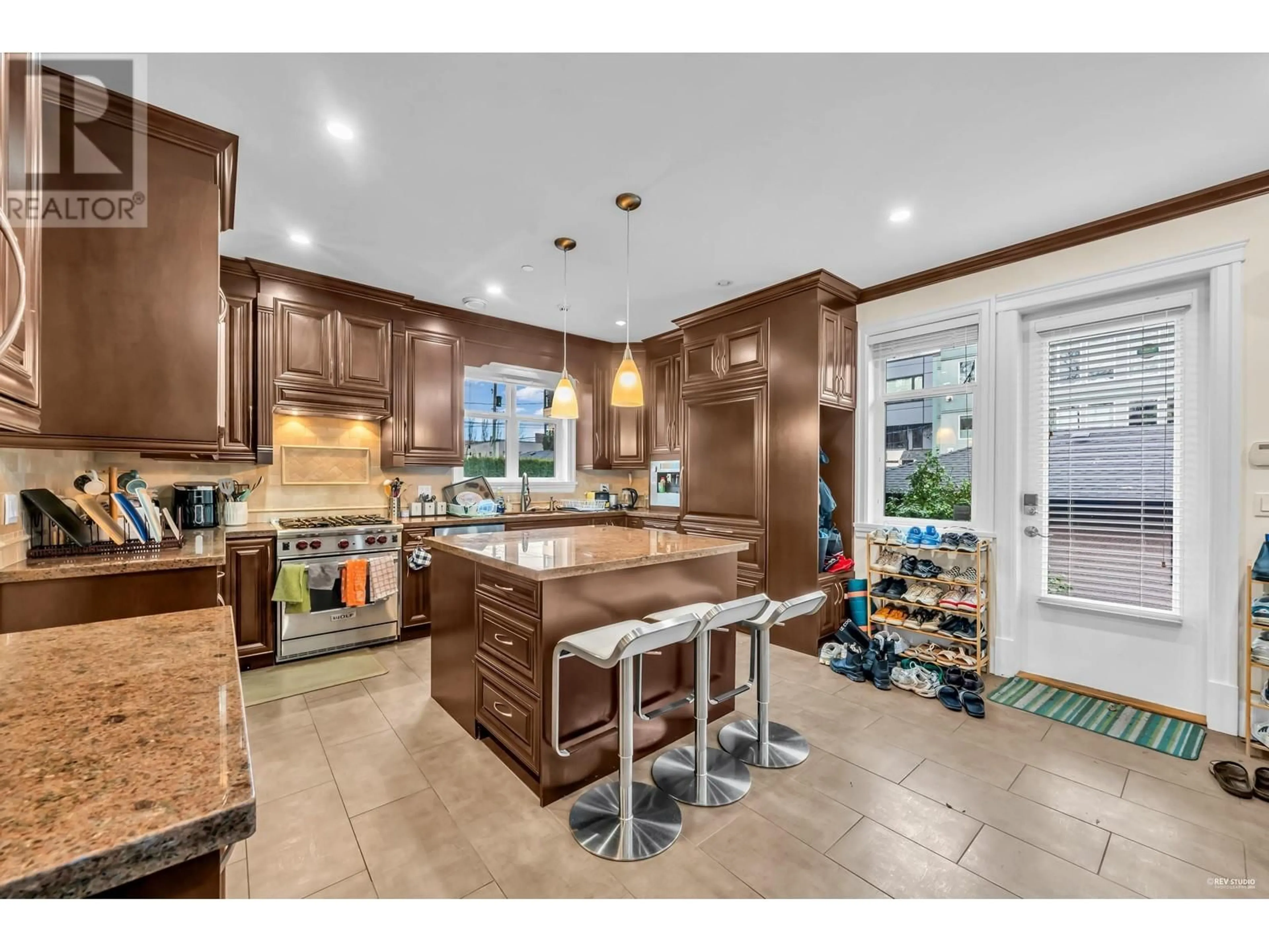 Open concept kitchen, ceramic/tile floor for 3455 W 10TH AVENUE, Vancouver British Columbia V6R2E7