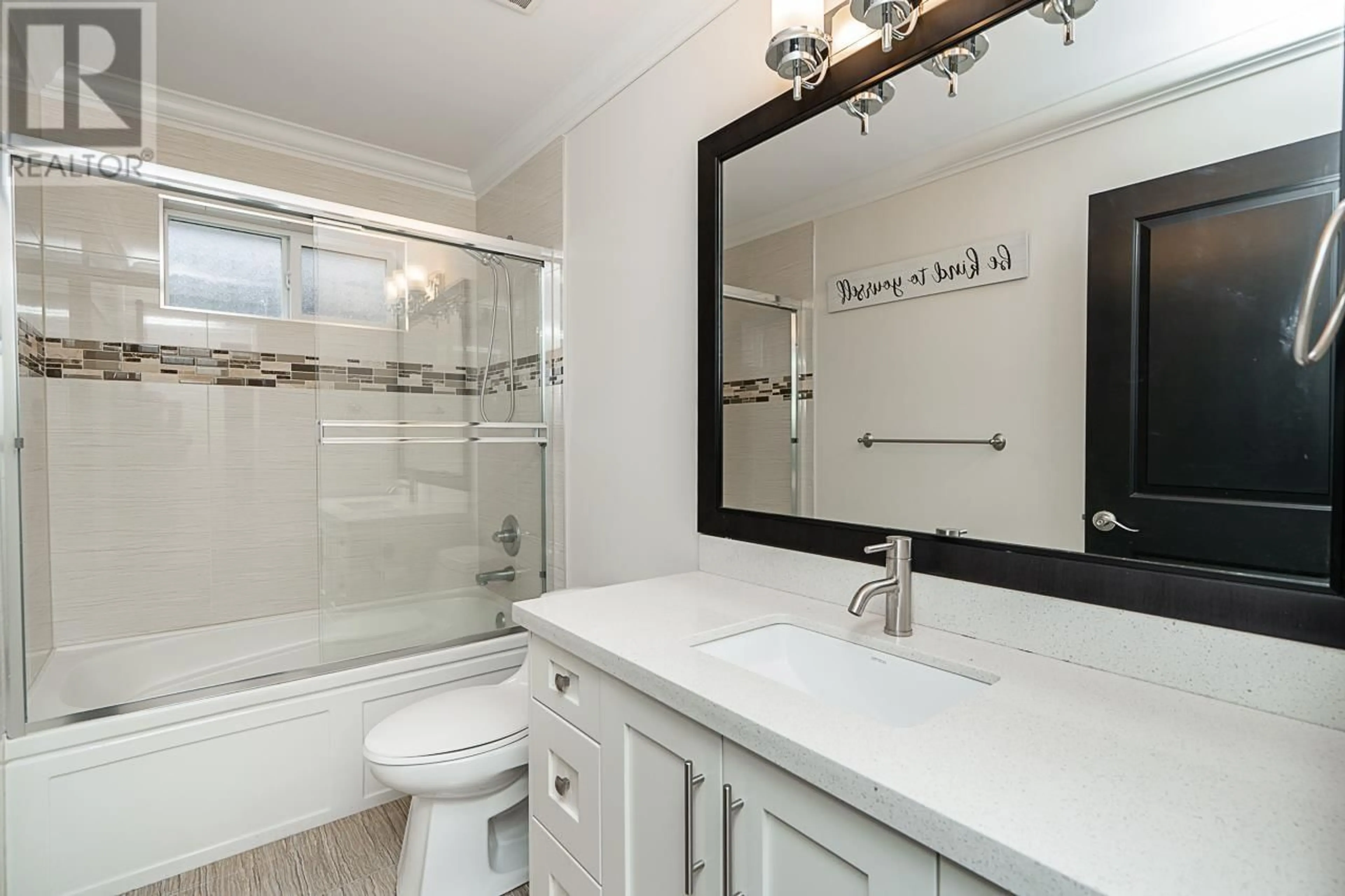 Standard bathroom, ceramic/tile floor for 1951 GRANT AVENUE, Port Coquitlam British Columbia V3B1P6