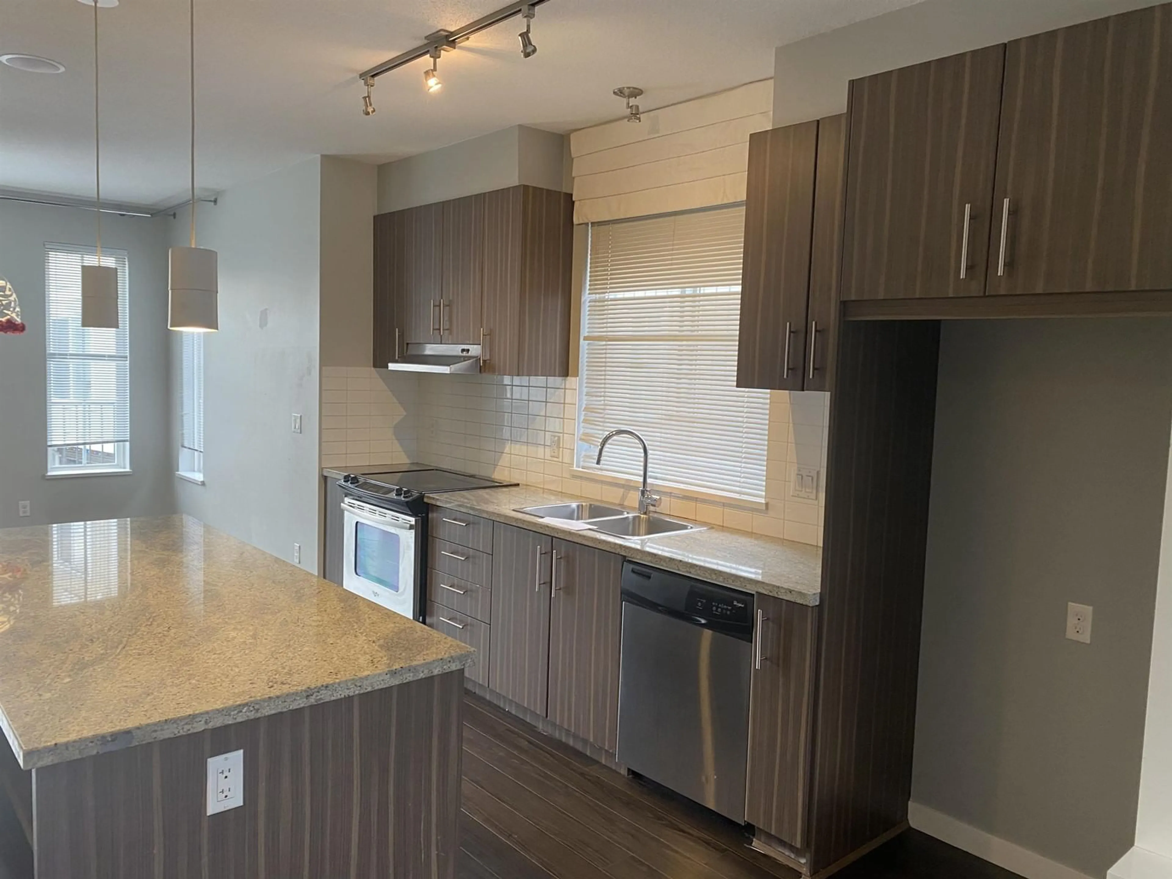 Standard kitchen, wood/laminate floor for 20 31032 WESTRIDGE PLACE, Abbotsford British Columbia V2T0C6