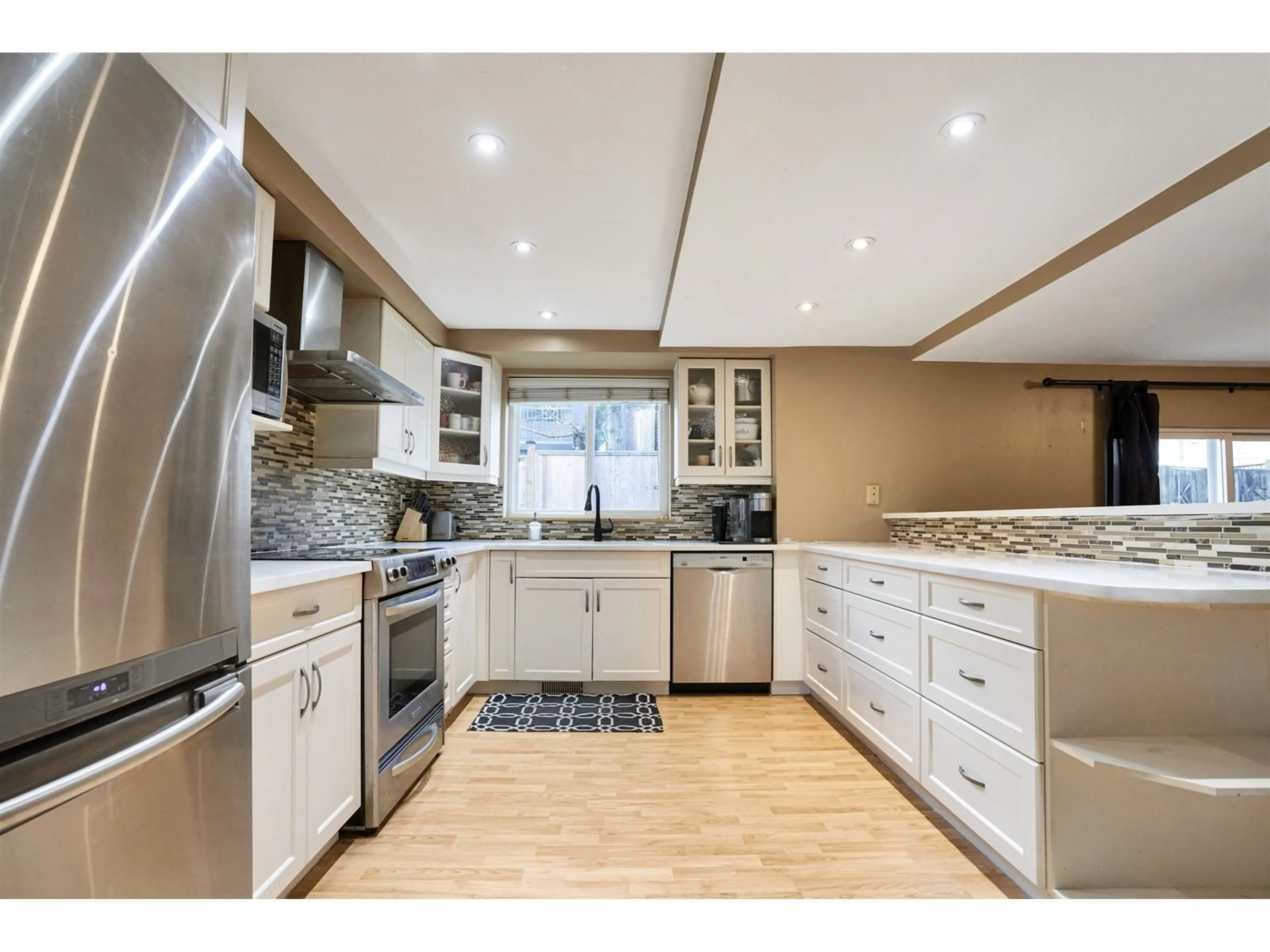 Open concept kitchen, unknown for 6665 130A STREET, Surrey British Columbia V3W8P5