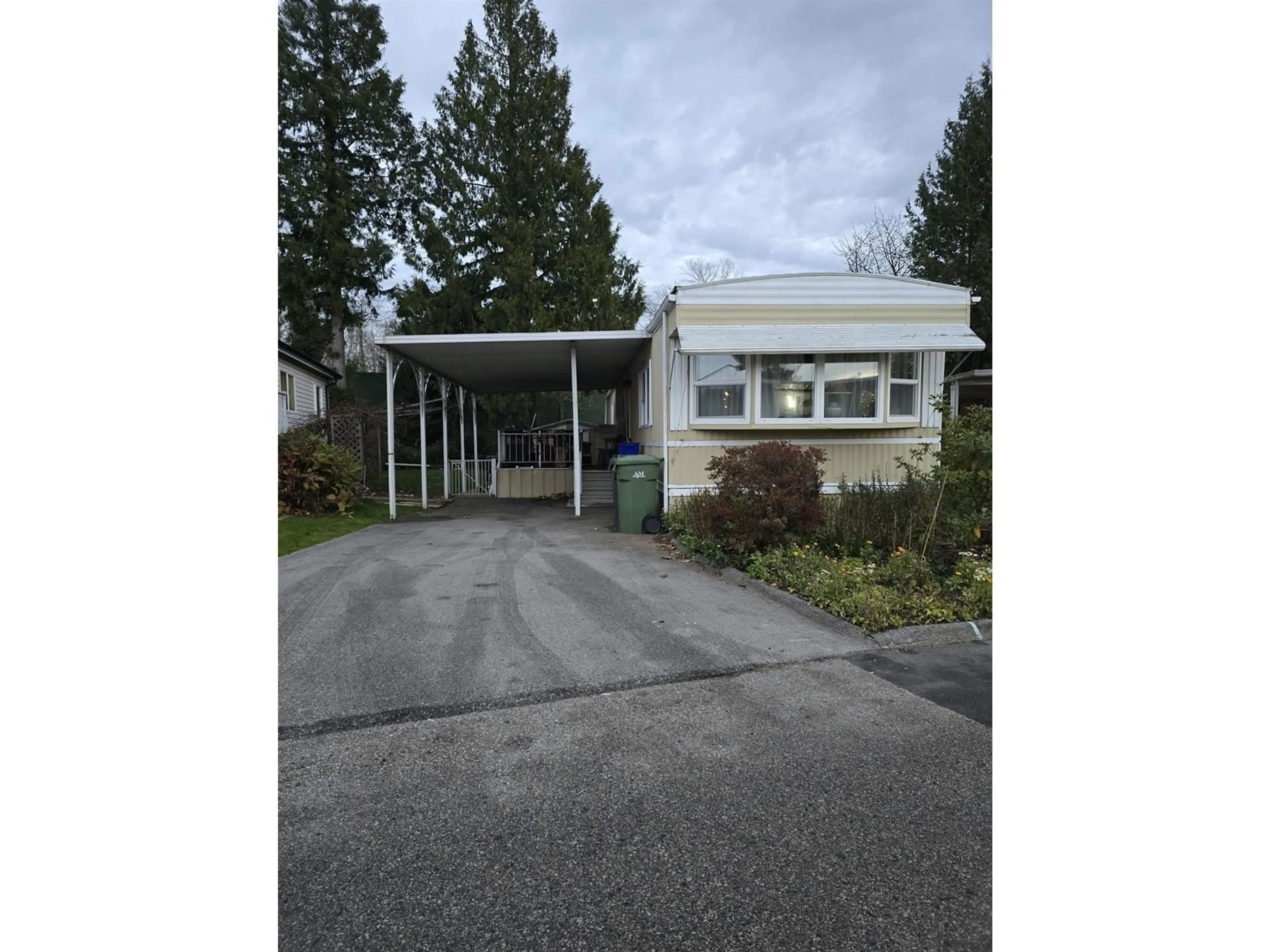 Unknown for 125 1840 160 STREET, Surrey British Columbia V4A4X4