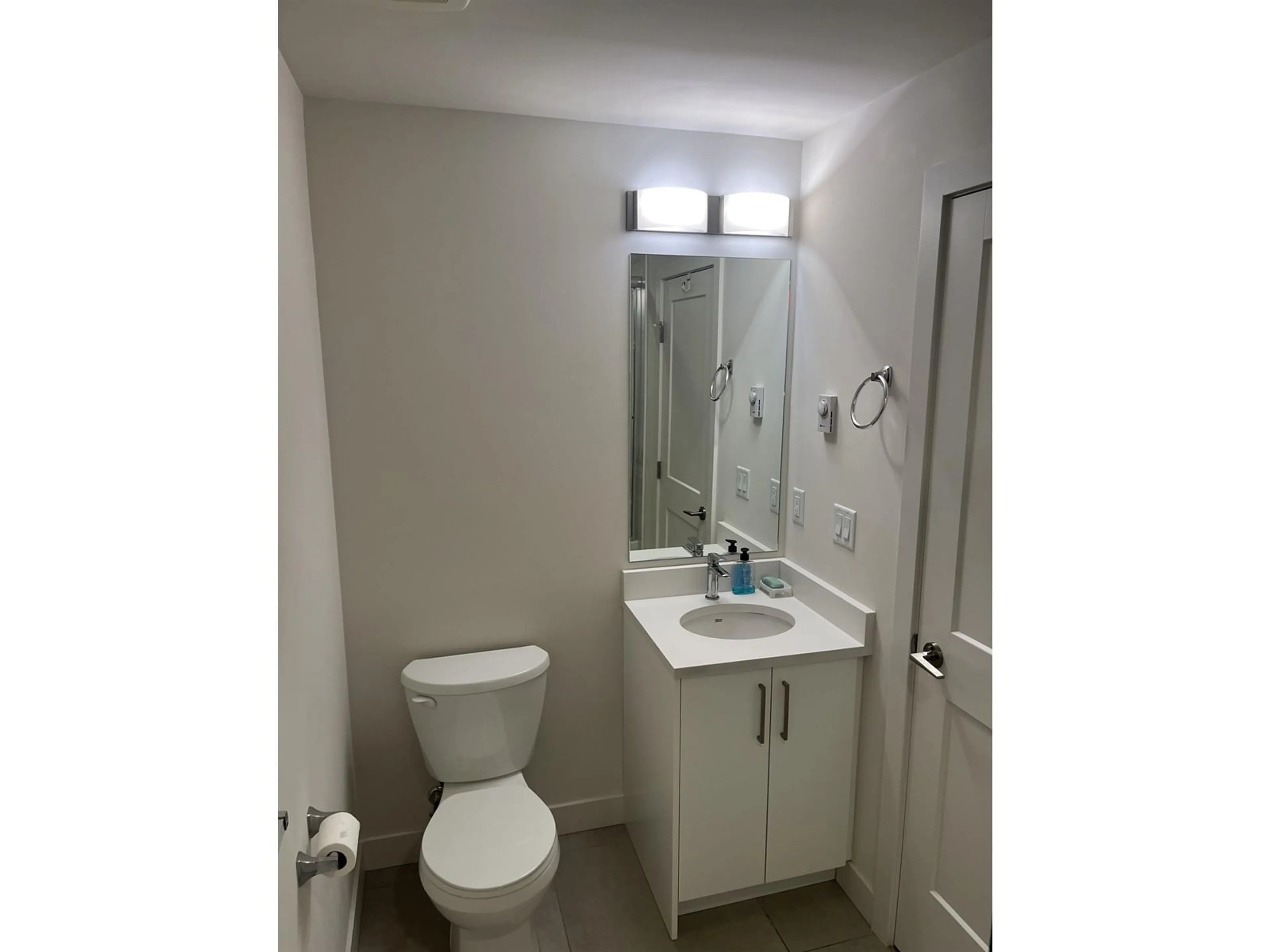 Standard bathroom, unknown for 41 1419 MCCALLUM ROAD, Abbotsford British Columbia V2S8B2