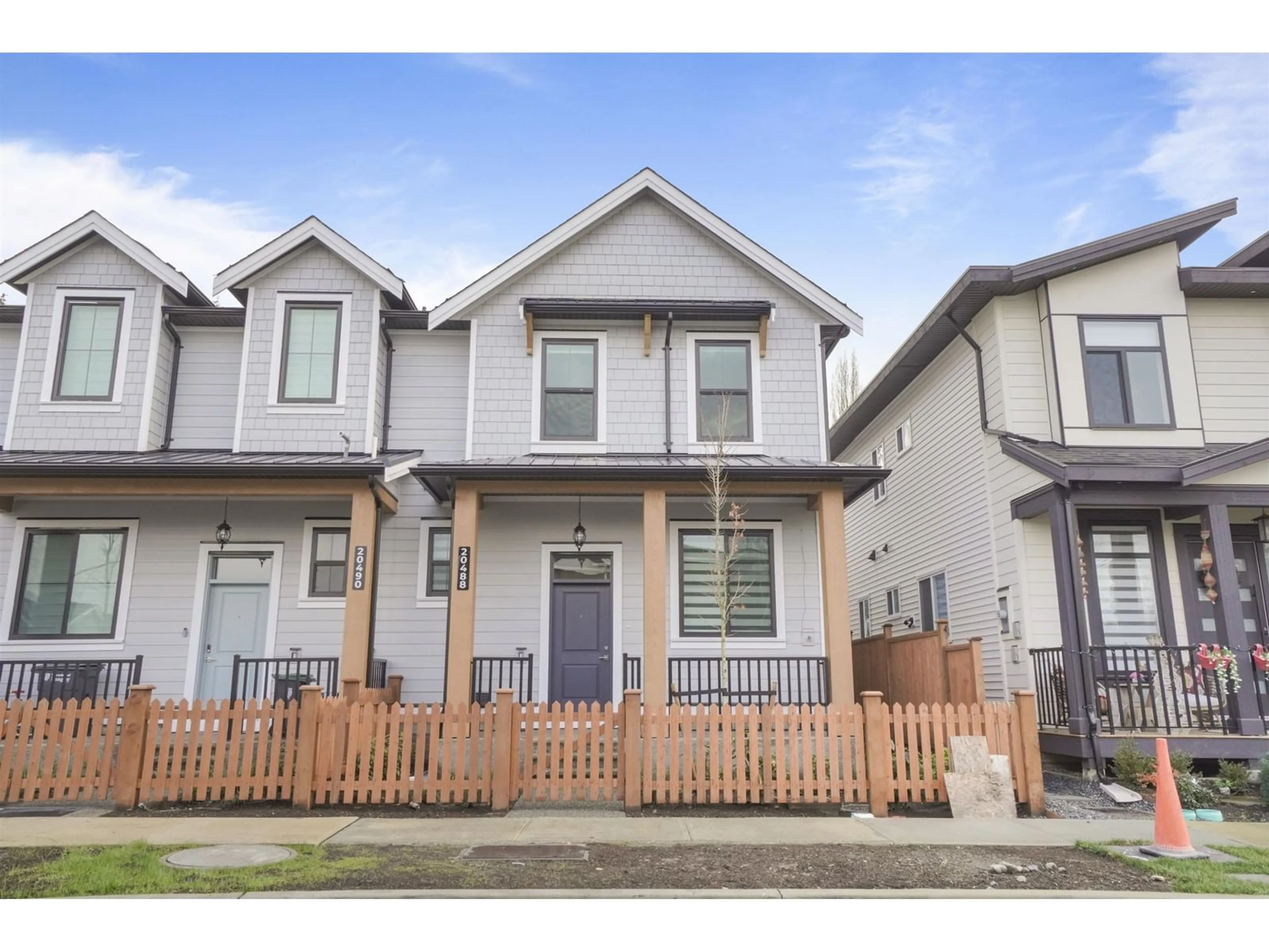 Home with vinyl exterior material, street for 20488 75, Langley British Columbia V2Y3S8