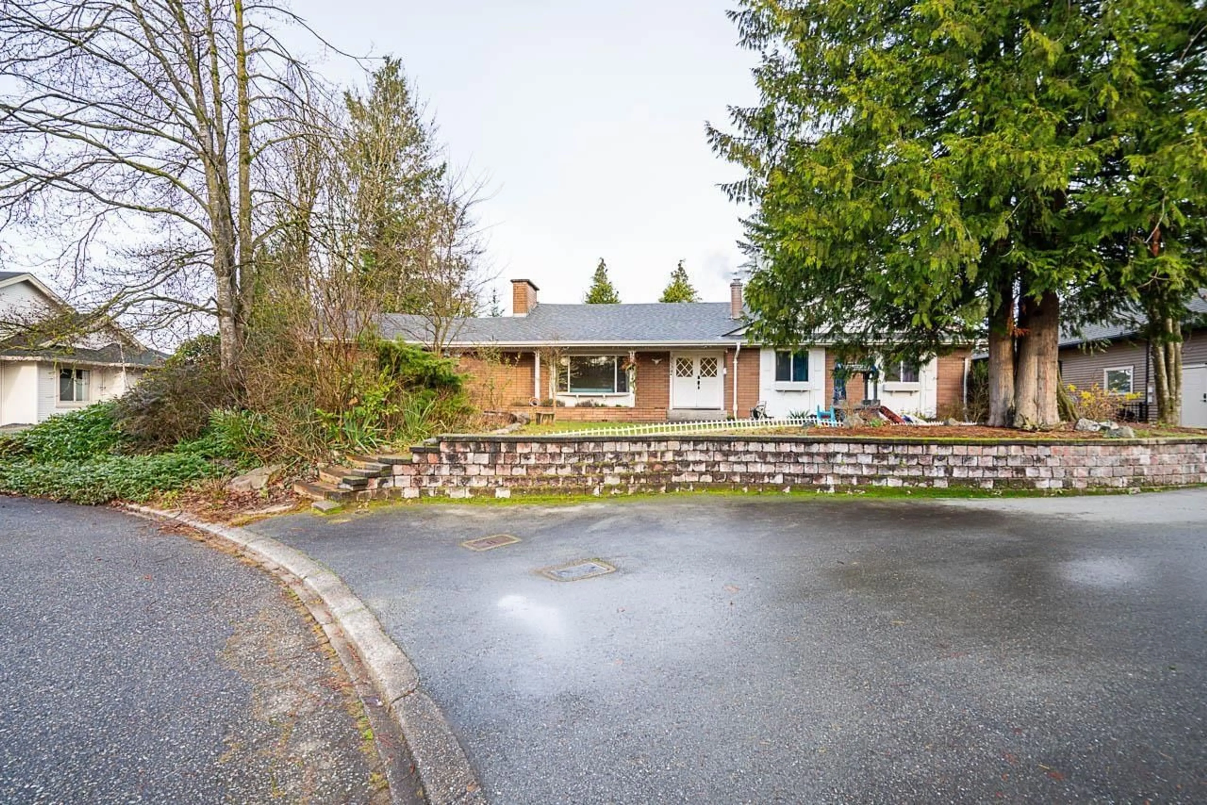 A pic from outside/outdoor area/front of a property/back of a property/a pic from drone, street for 3534 MIERAU COURT, Abbotsford British Columbia V2S6H2