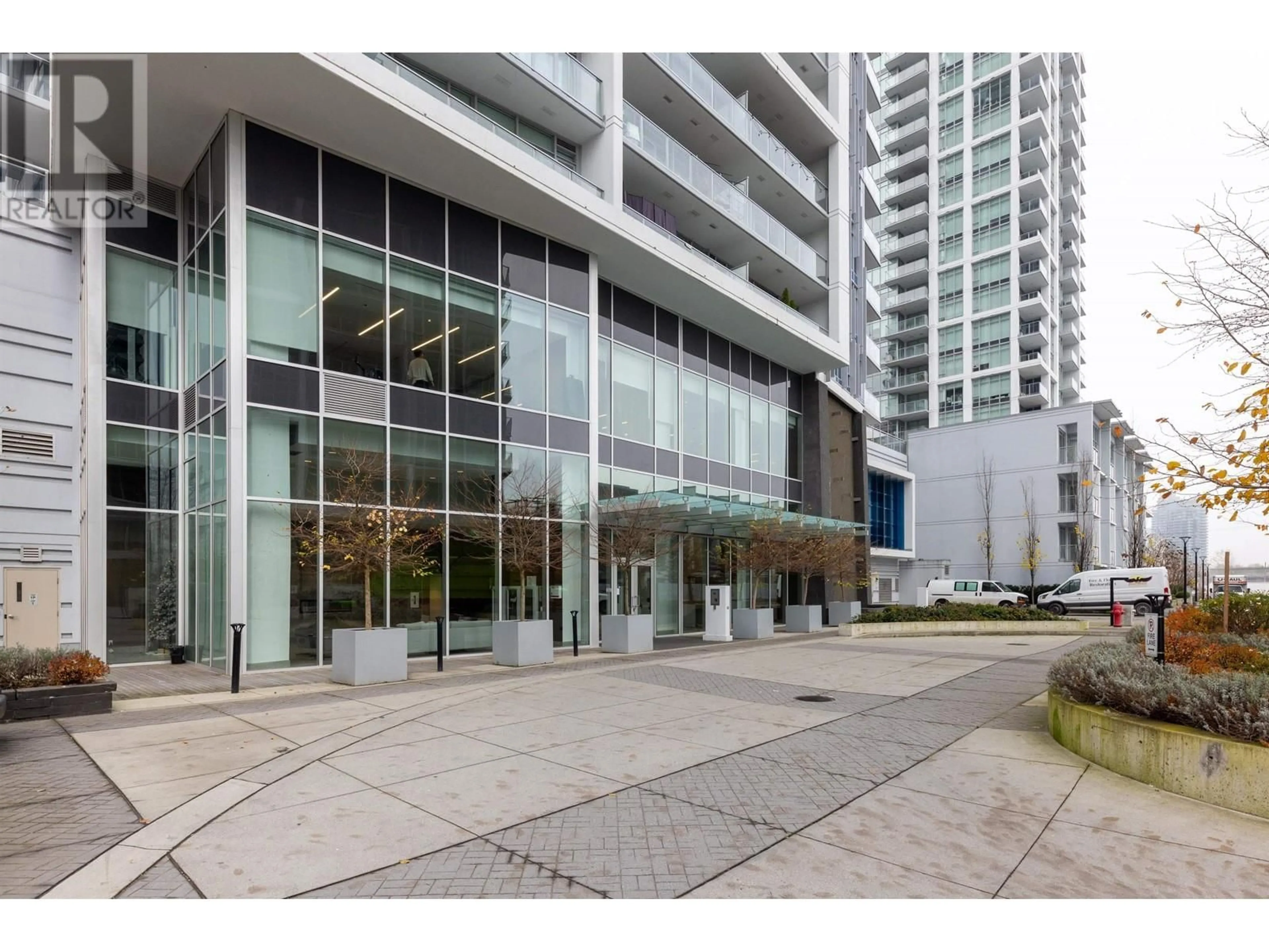 Indoor foyer for 1704 2311 BETA AVENUE, Burnaby British Columbia V5C0M1