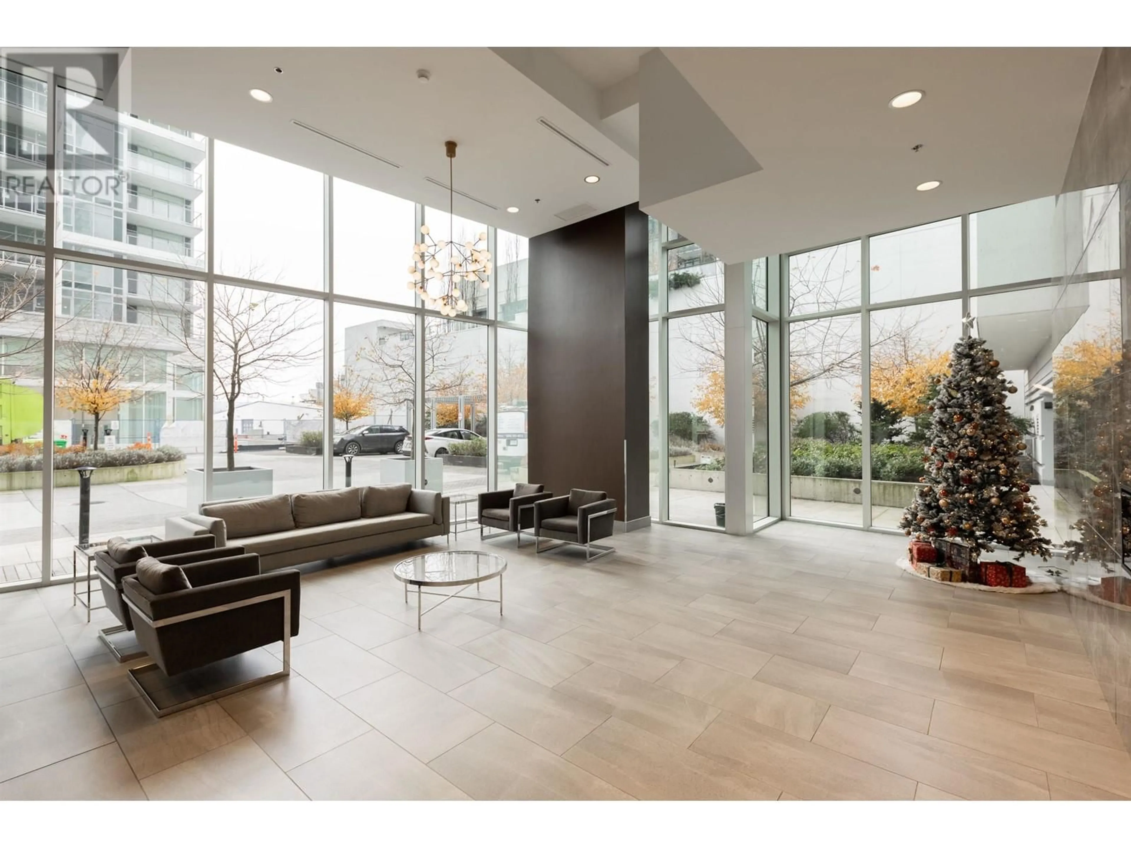 Indoor foyer for 1704 2311 BETA AVENUE, Burnaby British Columbia V5C0M1