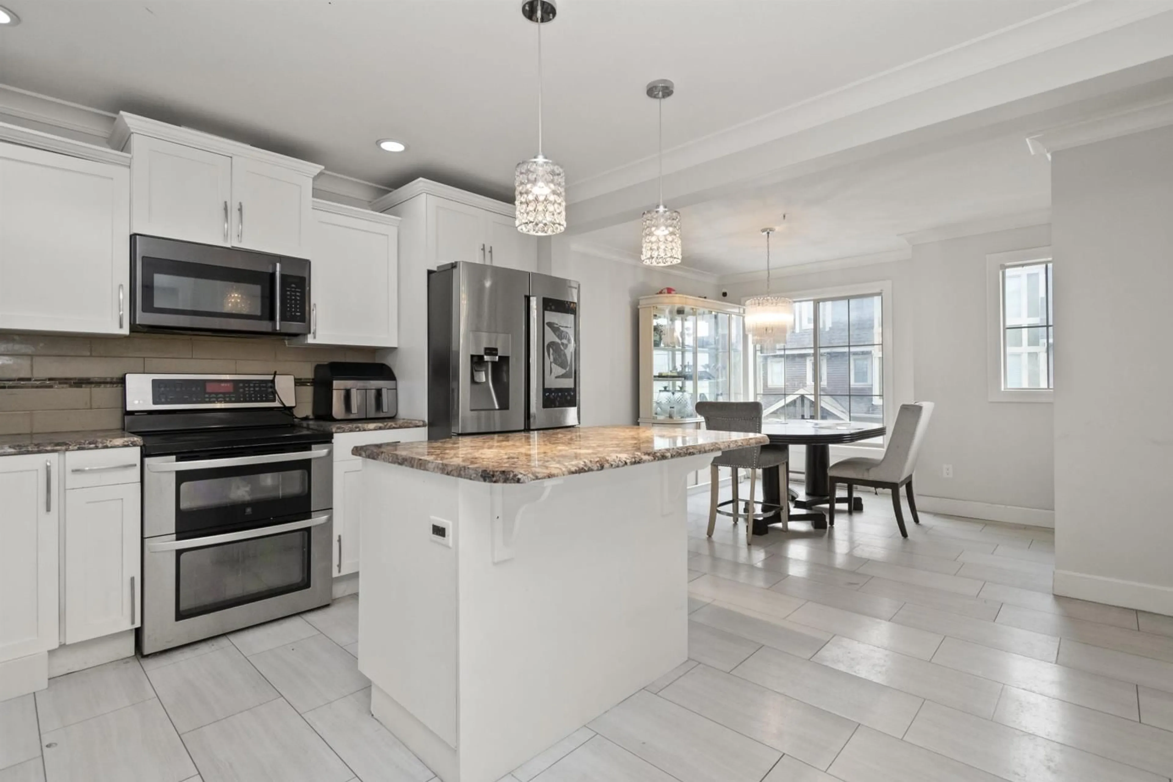 Open concept kitchen, ceramic/tile floor for 6 45025 WOLFE ROAD, Chilliwack British Columbia V2P7V9