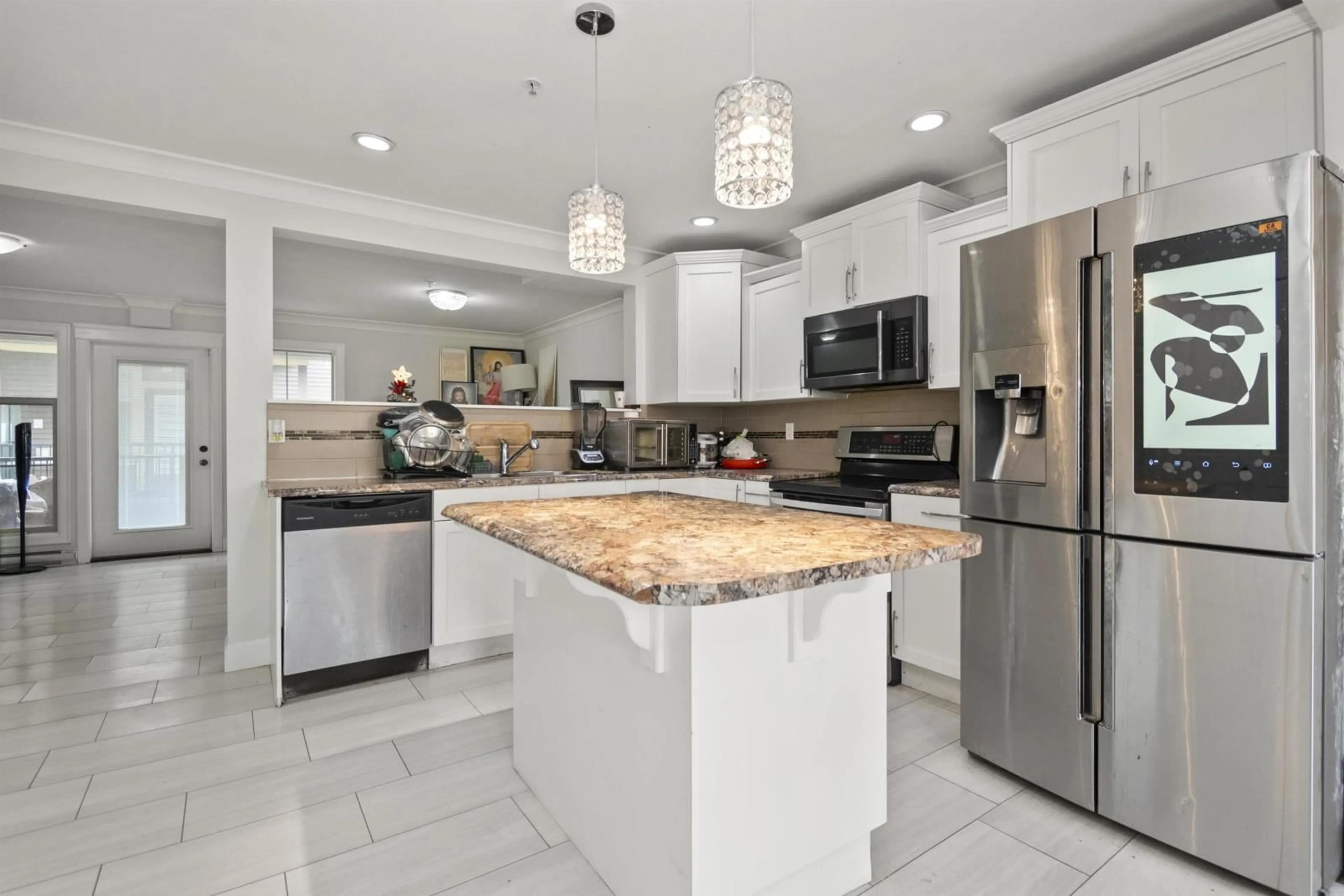 Open concept kitchen, ceramic/tile floor for 6 45025 WOLFE ROAD, Chilliwack British Columbia V2P7V9