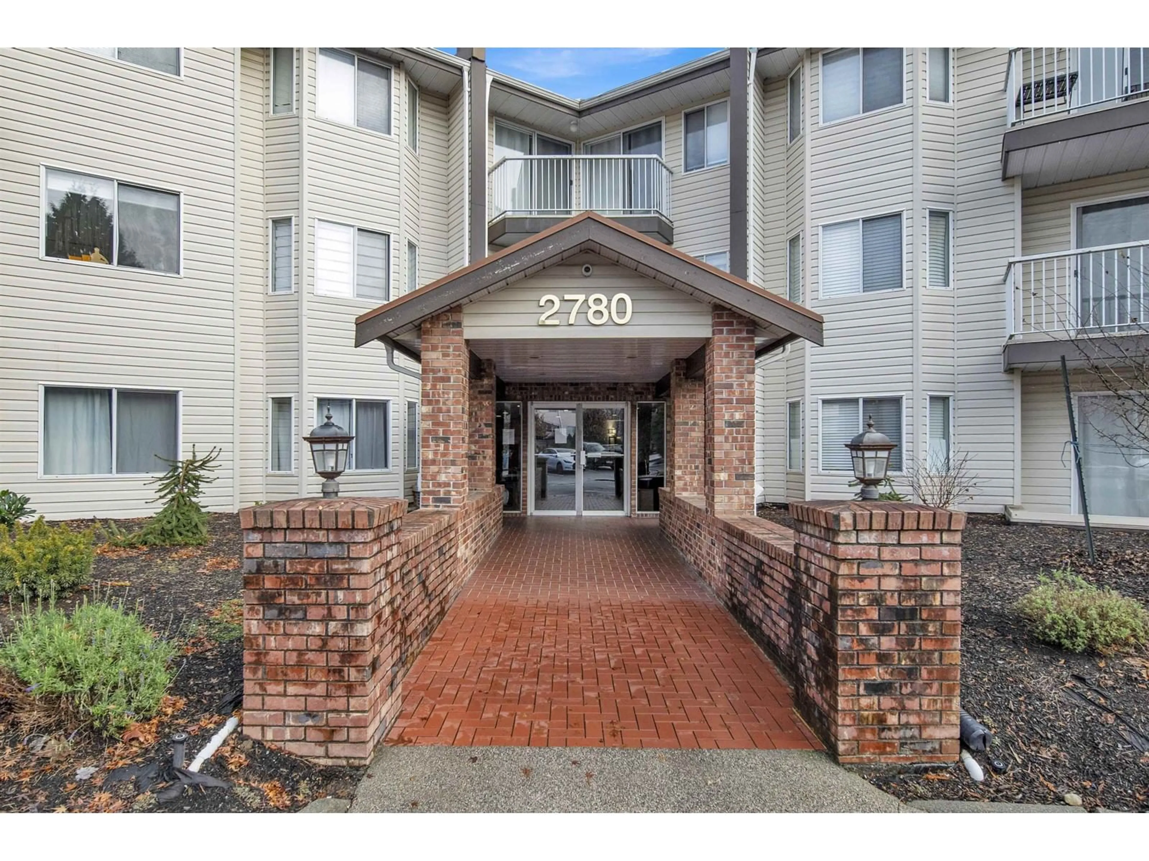 Indoor foyer for 103 2780 WARE STREET, Abbotsford British Columbia V3T0S3