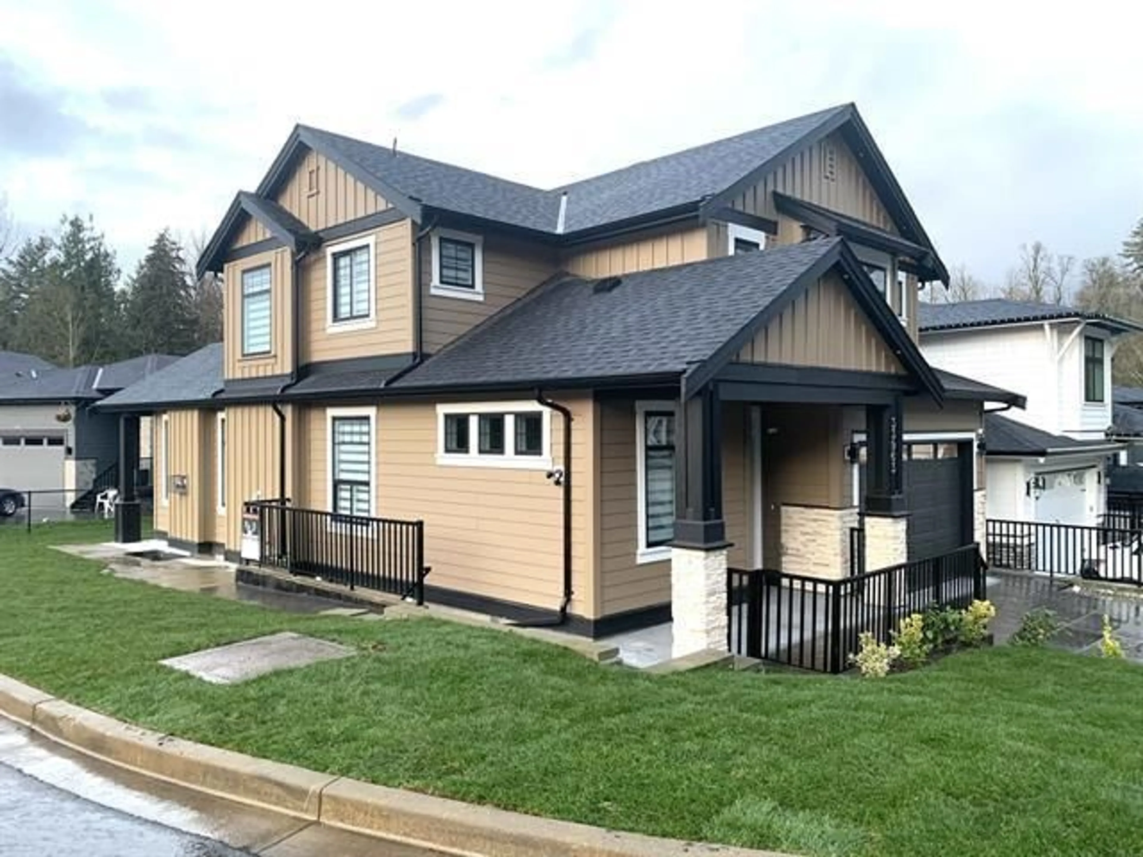 Home with vinyl exterior material, street for 33963 TOOLEY PLACE, Mission British Columbia V2V0G5