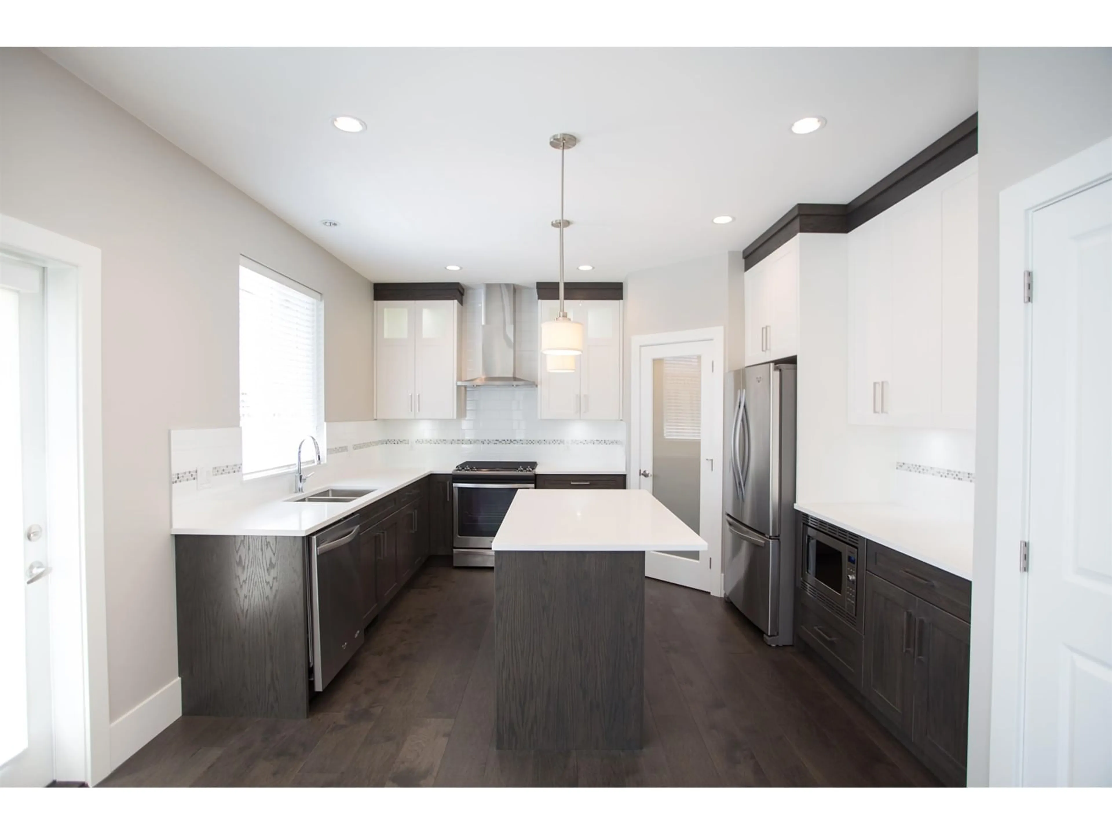 Open concept kitchen, unknown for 6116 147B STREET, Surrey British Columbia V3S2L8