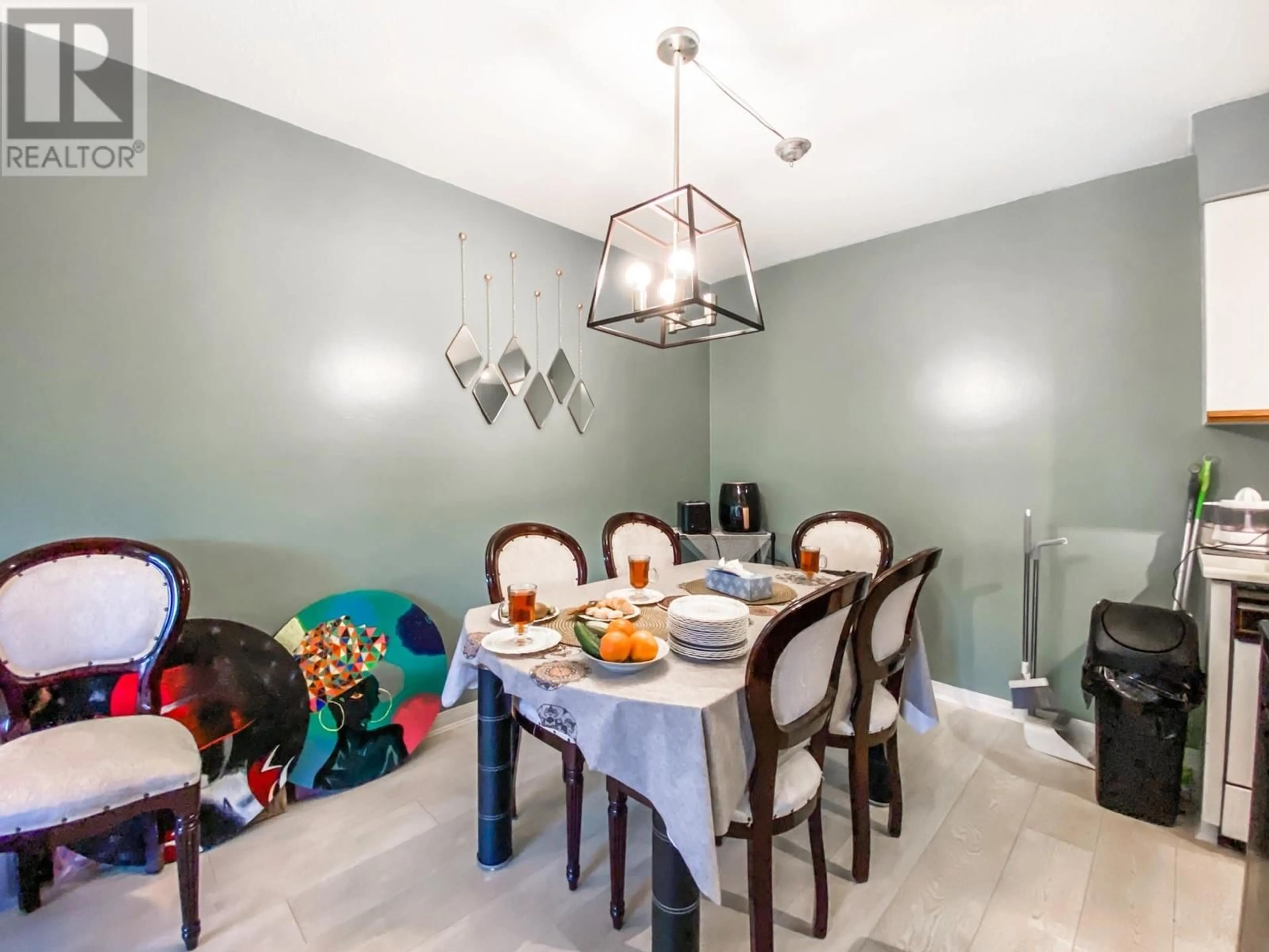 Dining room, ceramic/tile floor for 1244 235 KEITH ROAD, West Vancouver British Columbia V7T1L5