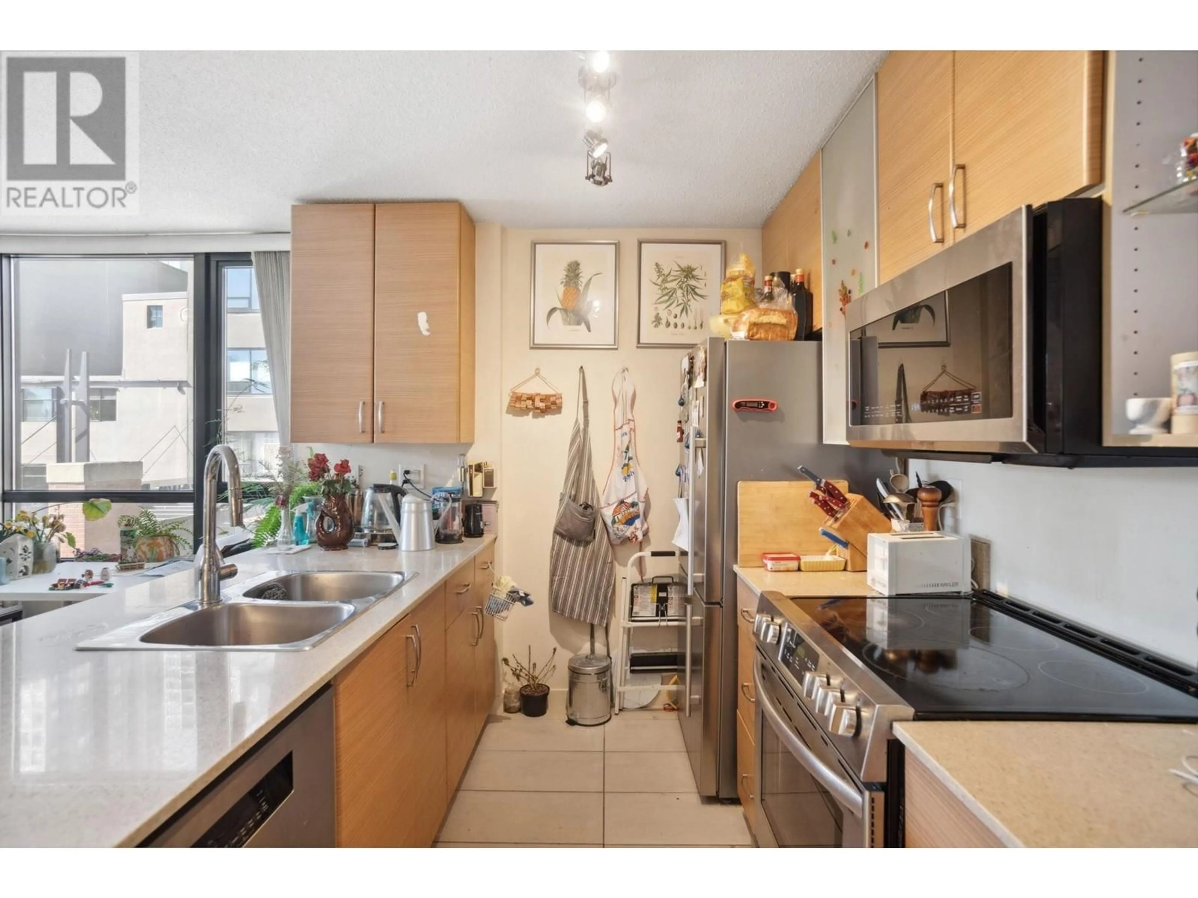 Standard kitchen, unknown for 311 977 MAINLAND STREET, Vancouver British Columbia V6B1T2