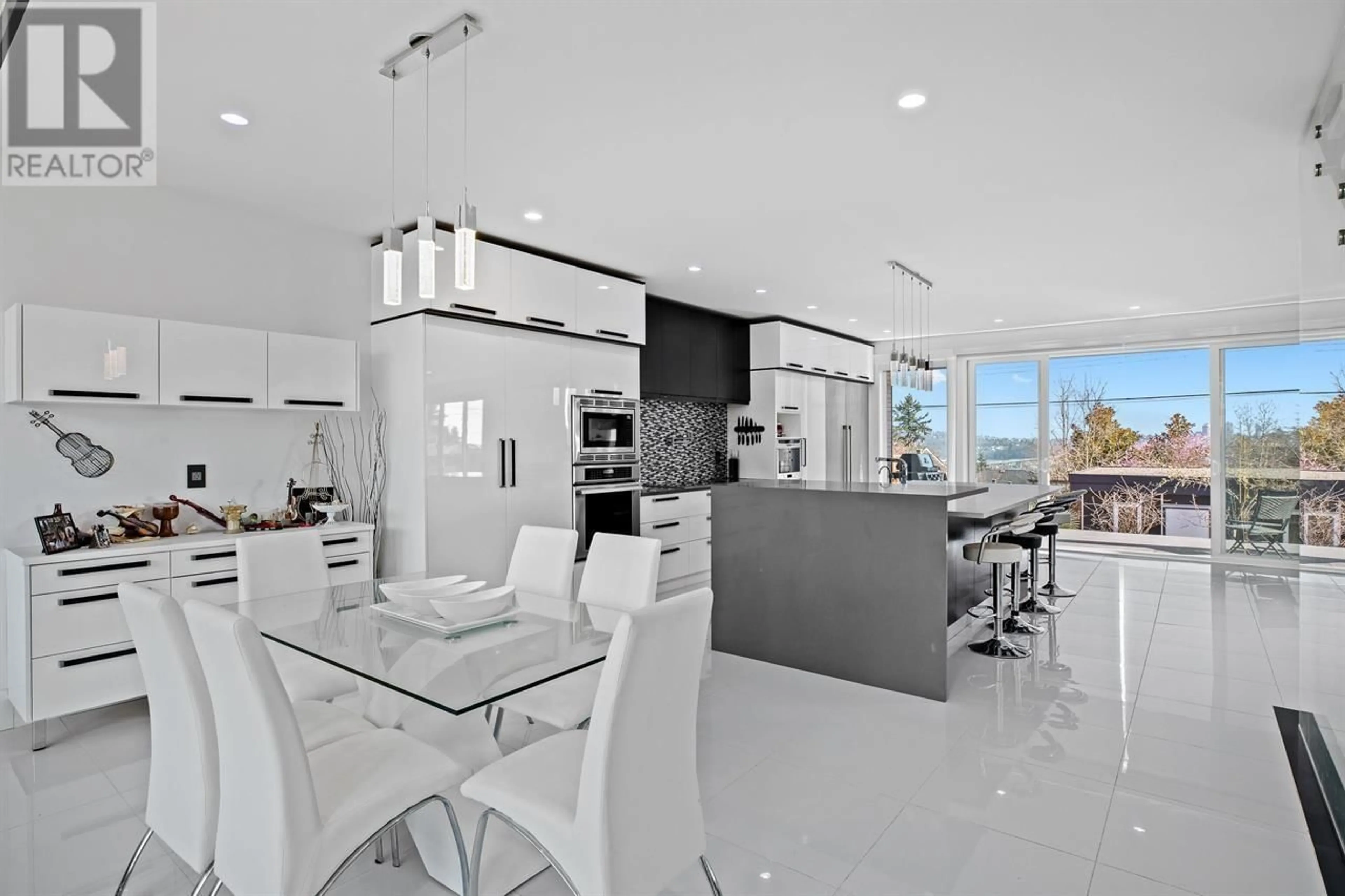 Open concept kitchen, ceramic/tile floor for 851 WHITCHURCH STREET, North Vancouver British Columbia V7L2A5