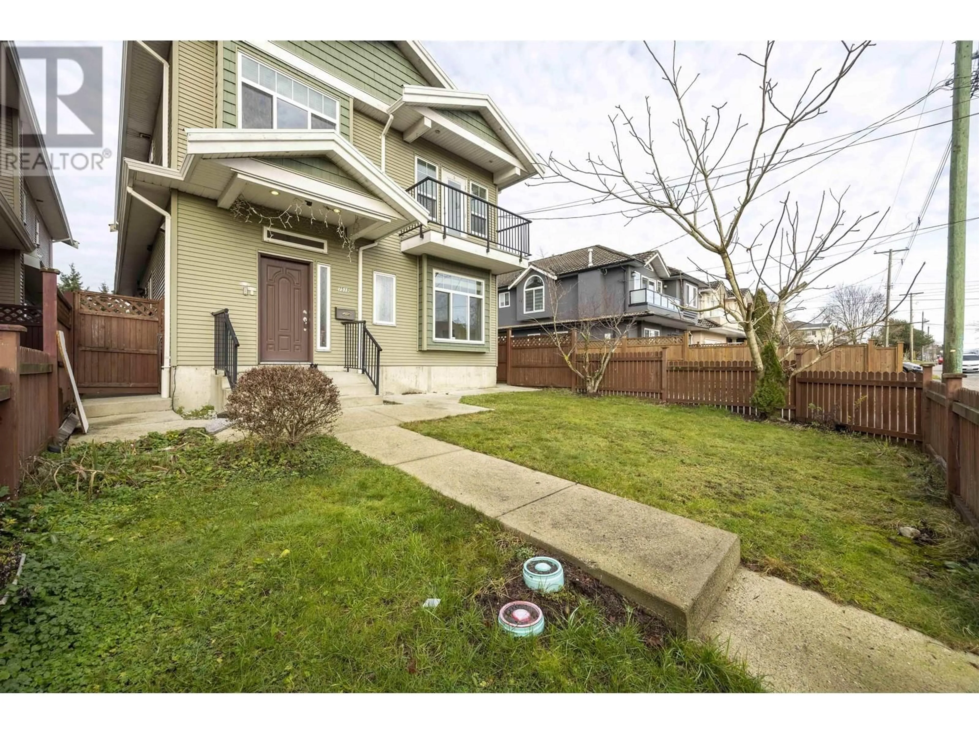 Patio, street for 7519 14TH AVENUE, Burnaby British Columbia V3N2A2