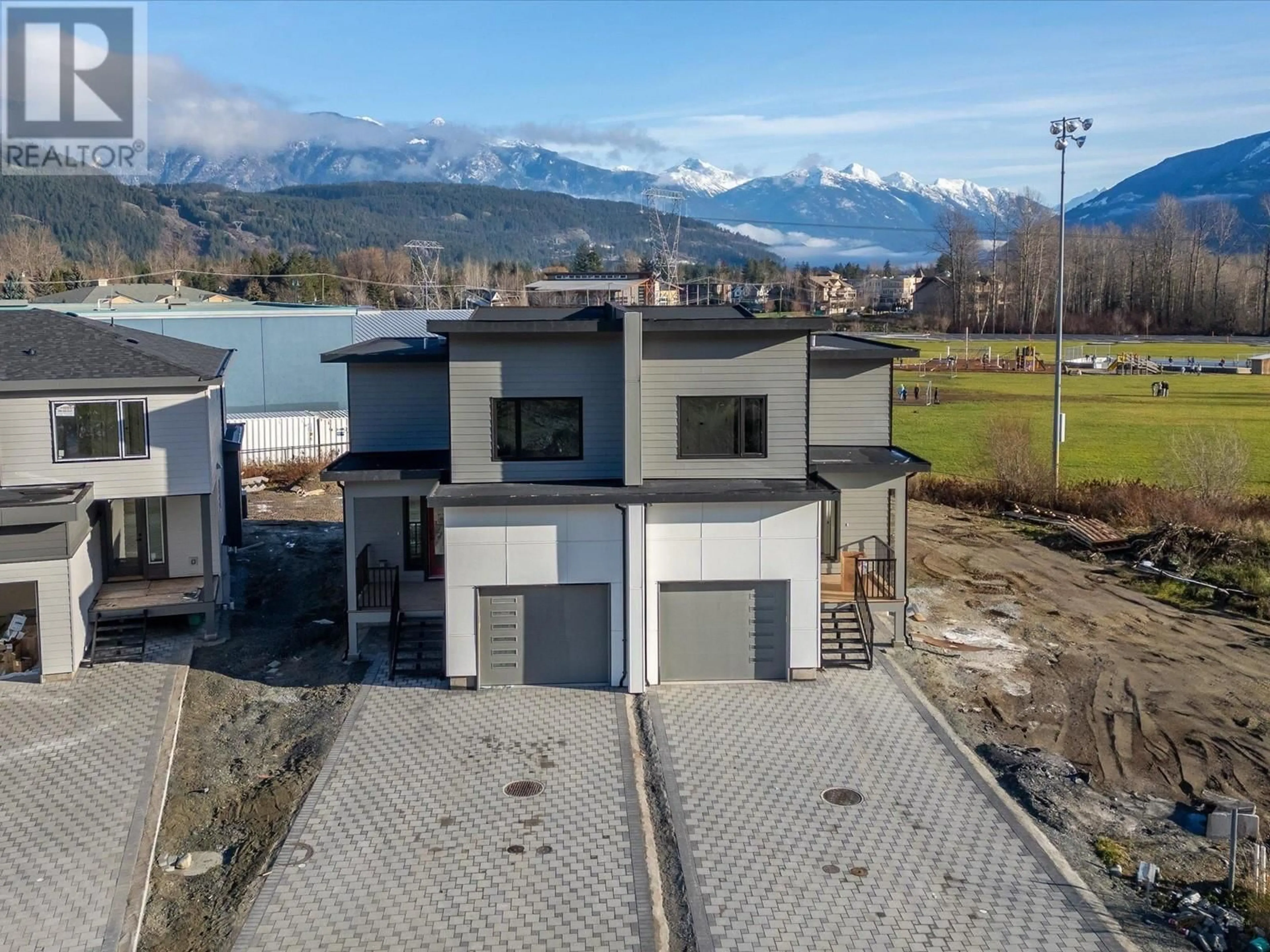 A pic from outside/outdoor area/front of a property/back of a property/a pic from drone, mountain view for 1007 PHARE CRESCENT, Pemberton British Columbia V0N2L1