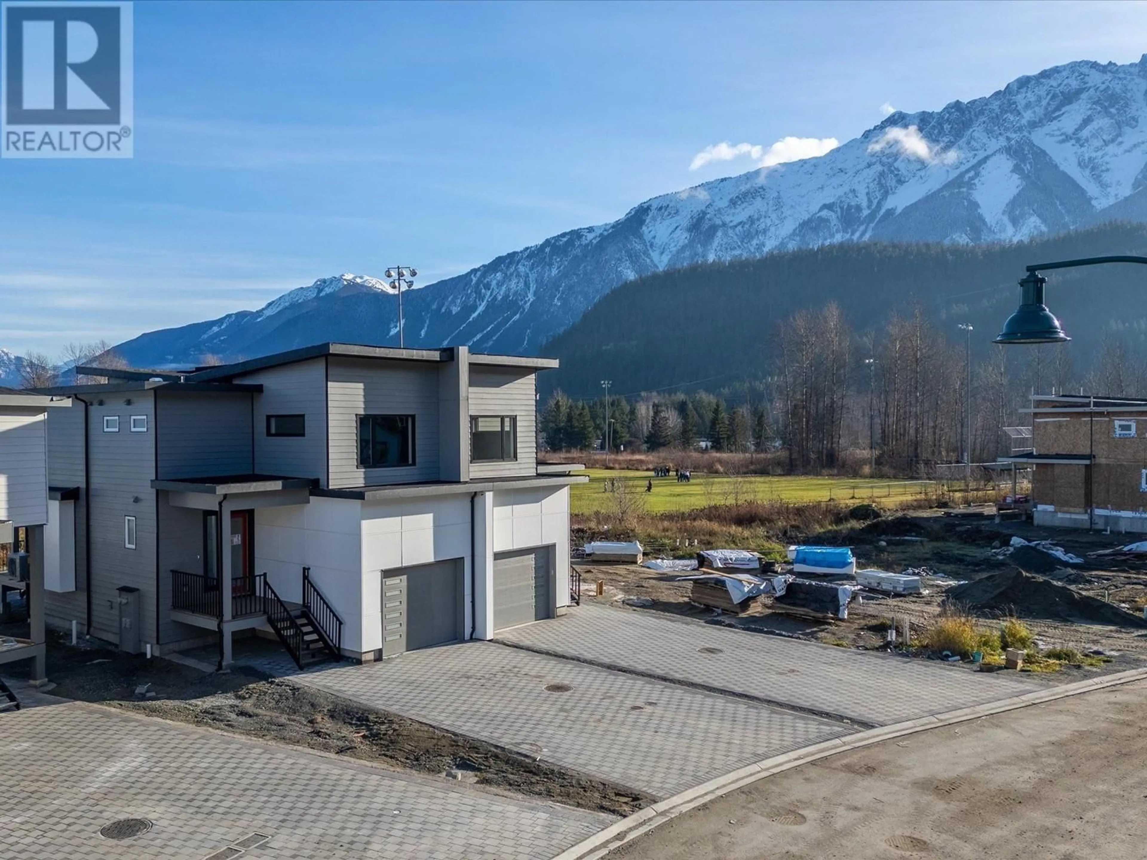 A pic from outside/outdoor area/front of a property/back of a property/a pic from drone, mountain view for 1007 PHARE CRESCENT, Pemberton British Columbia V0N2L1