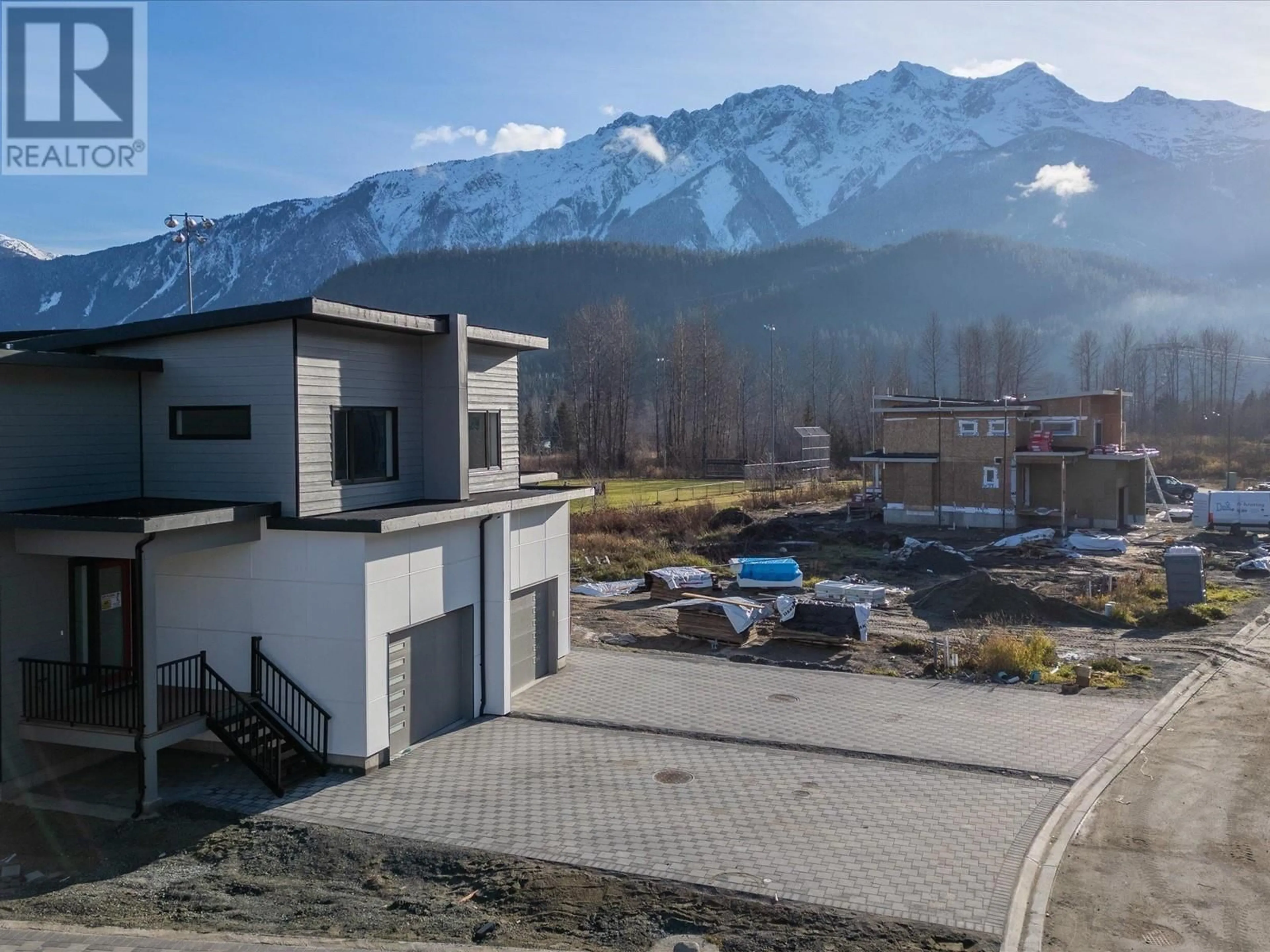 A pic from outside/outdoor area/front of a property/back of a property/a pic from drone, mountain view for 1007 PHARE CRESCENT, Pemberton British Columbia V0N2L1