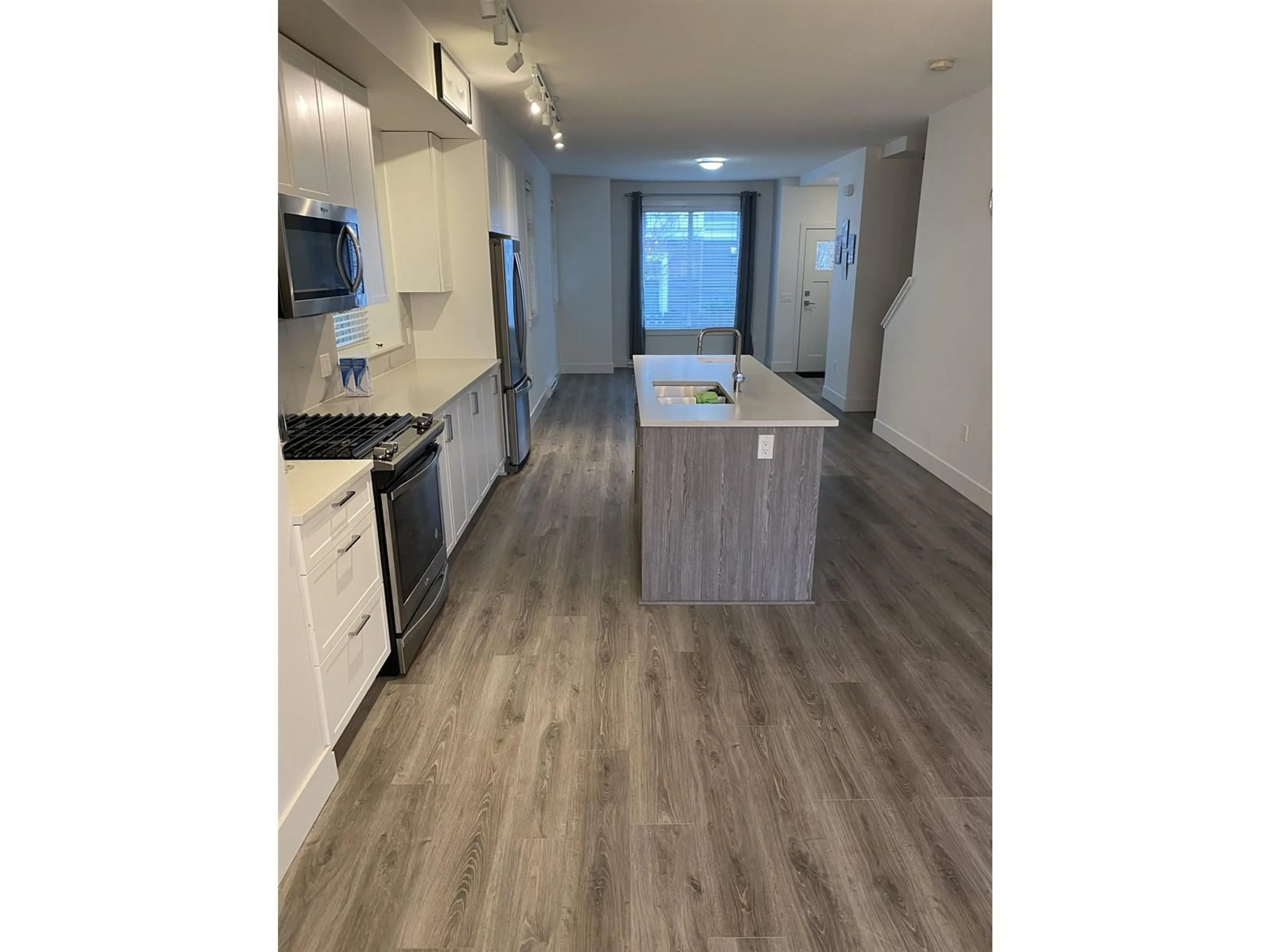 Open concept kitchen, wood/laminate floor for 49 9718 161A STREET, Surrey British Columbia V4N6S7