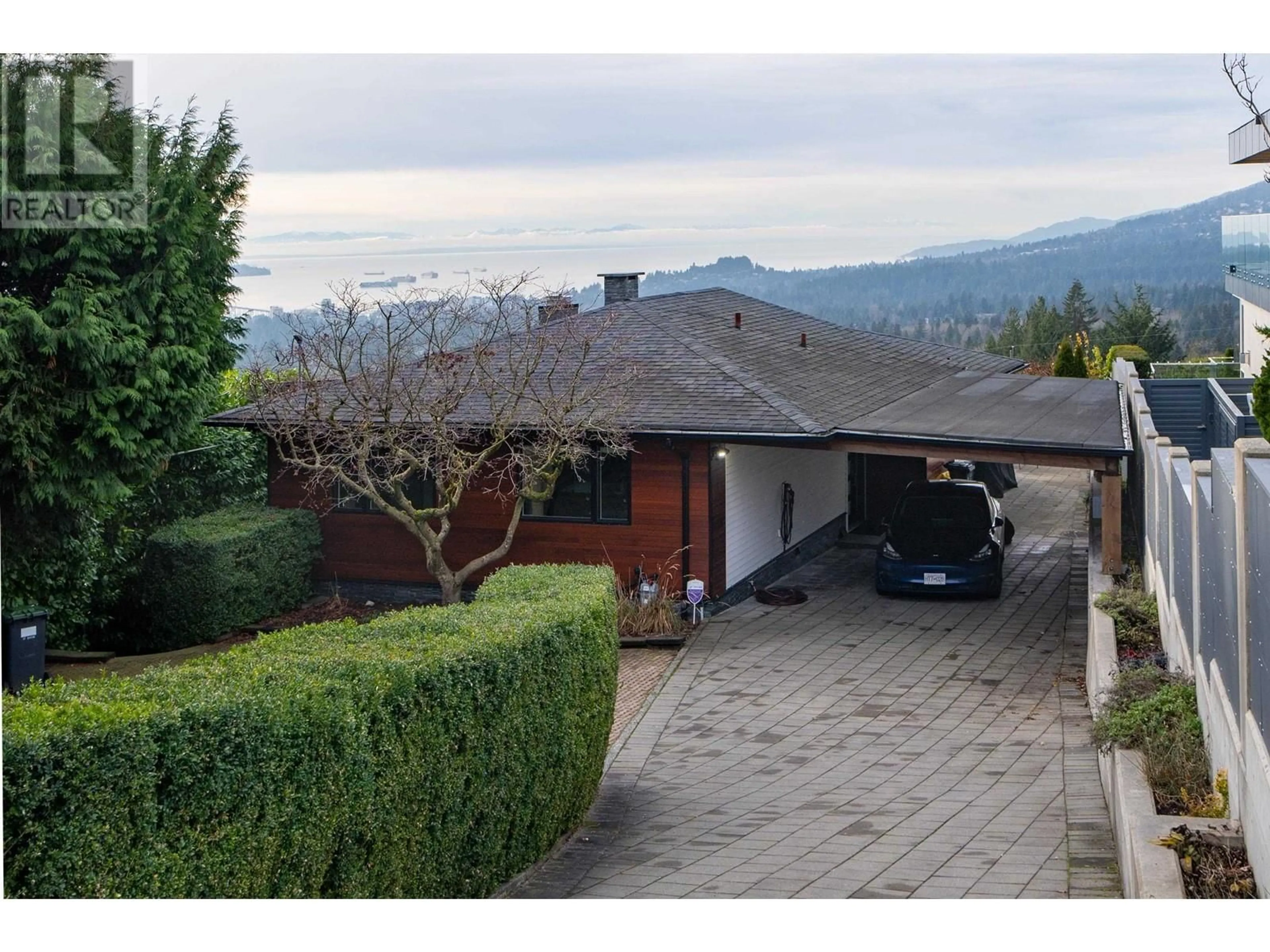 A pic from outside/outdoor area/front of a property/back of a property/a pic from drone, mountain view for 3757 ST PAULS AVENUE, North Vancouver British Columbia V7N1T2