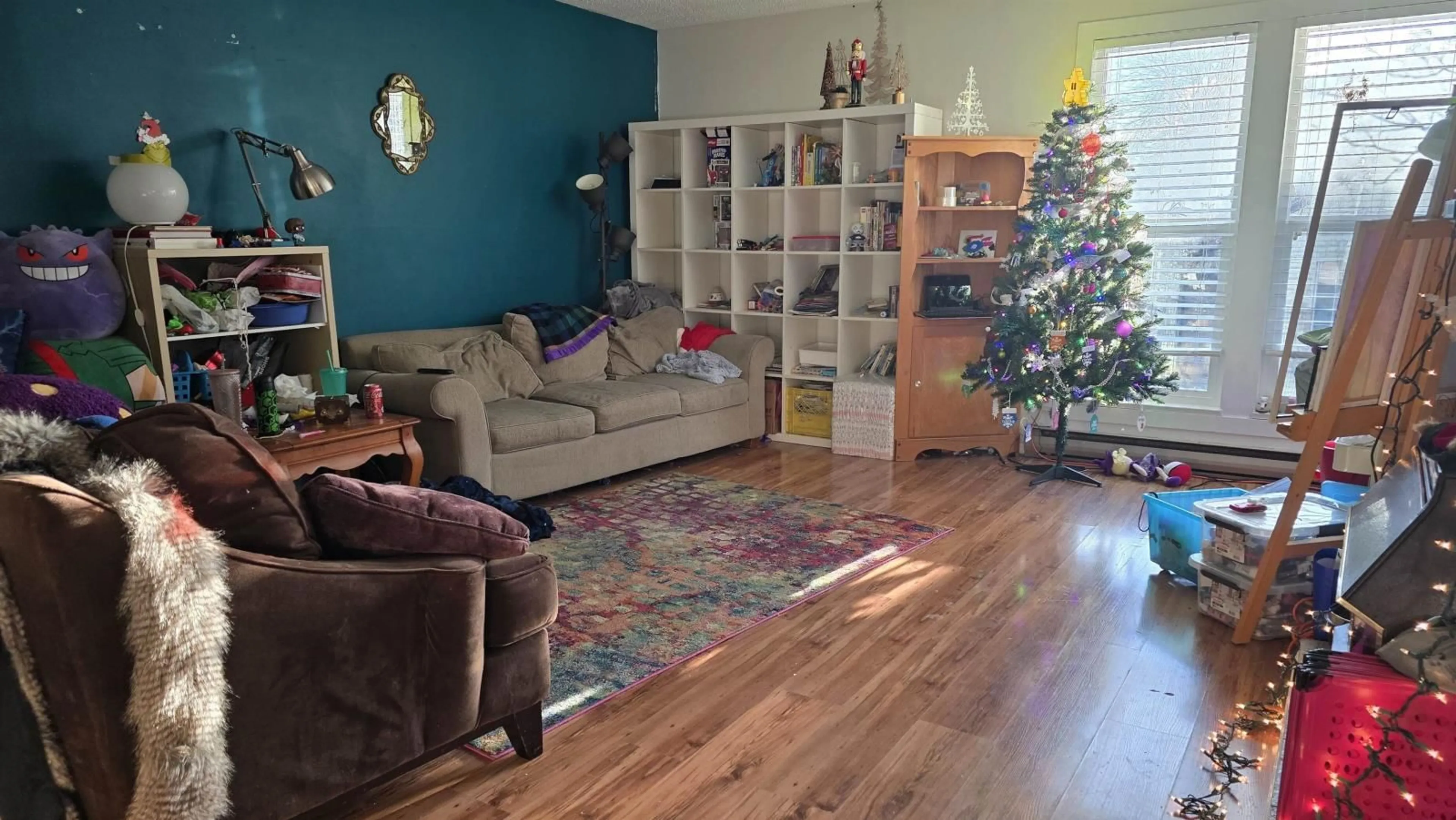 Living room with furniture, wood/laminate floor for 12 45720 VICTORIA AVENUE, Chilliwack British Columbia V2P2T5