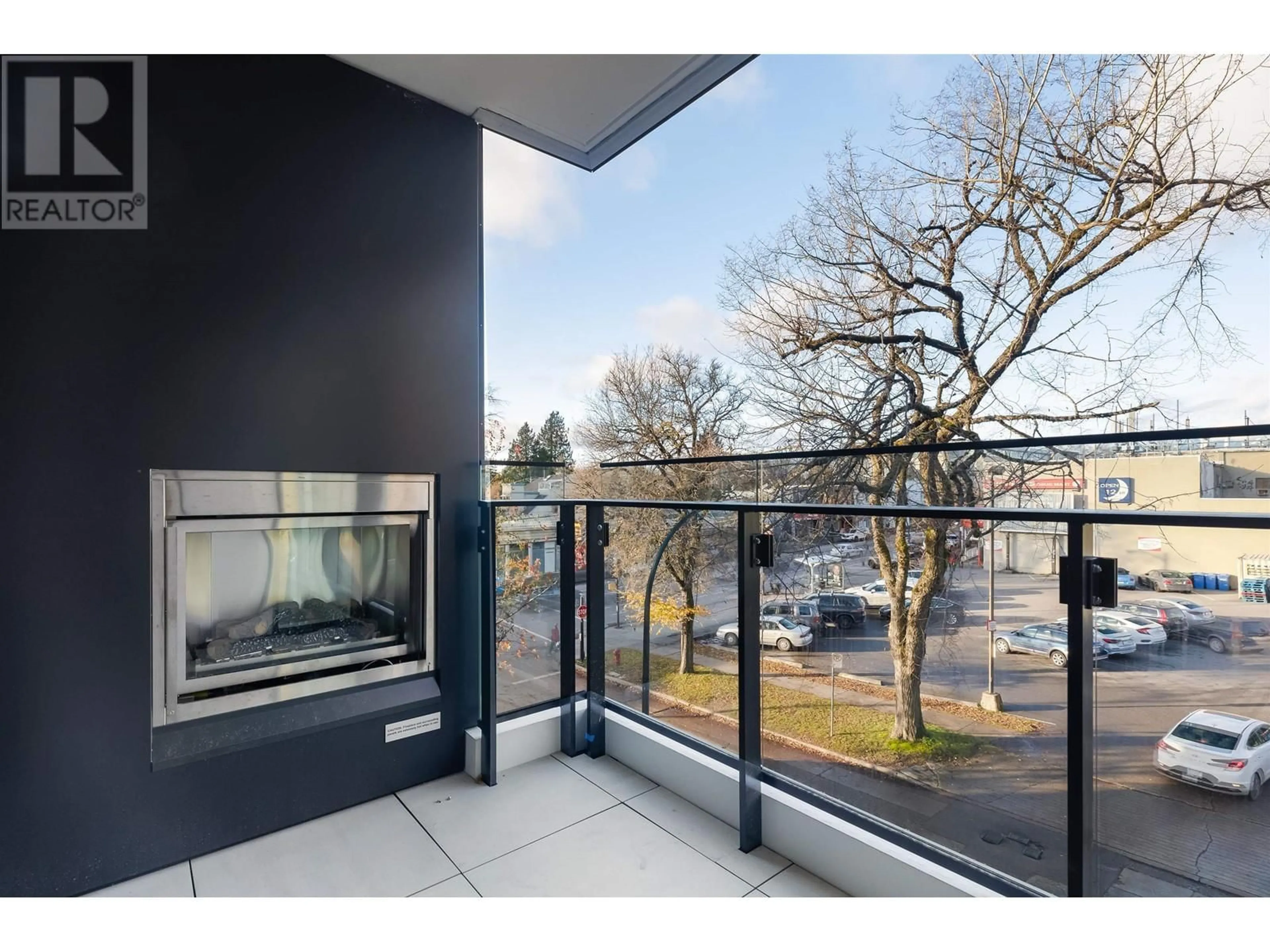 Indoor foyer for 316 3596 W. 28TH AVENUE, Vancouver British Columbia V6S2G5