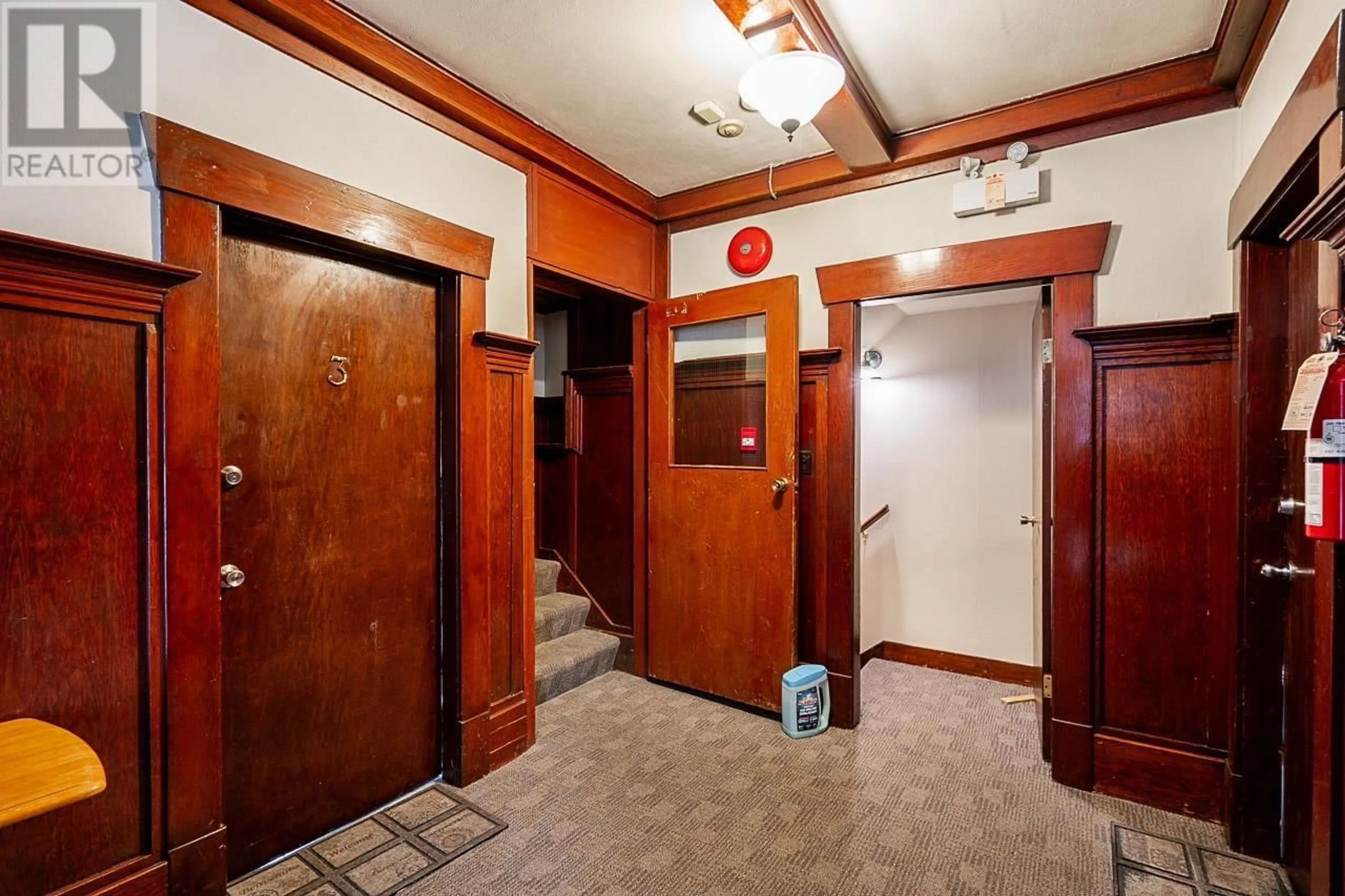 Indoor foyer for 5634 MARINE DRIVE, Burnaby British Columbia V5J3G8