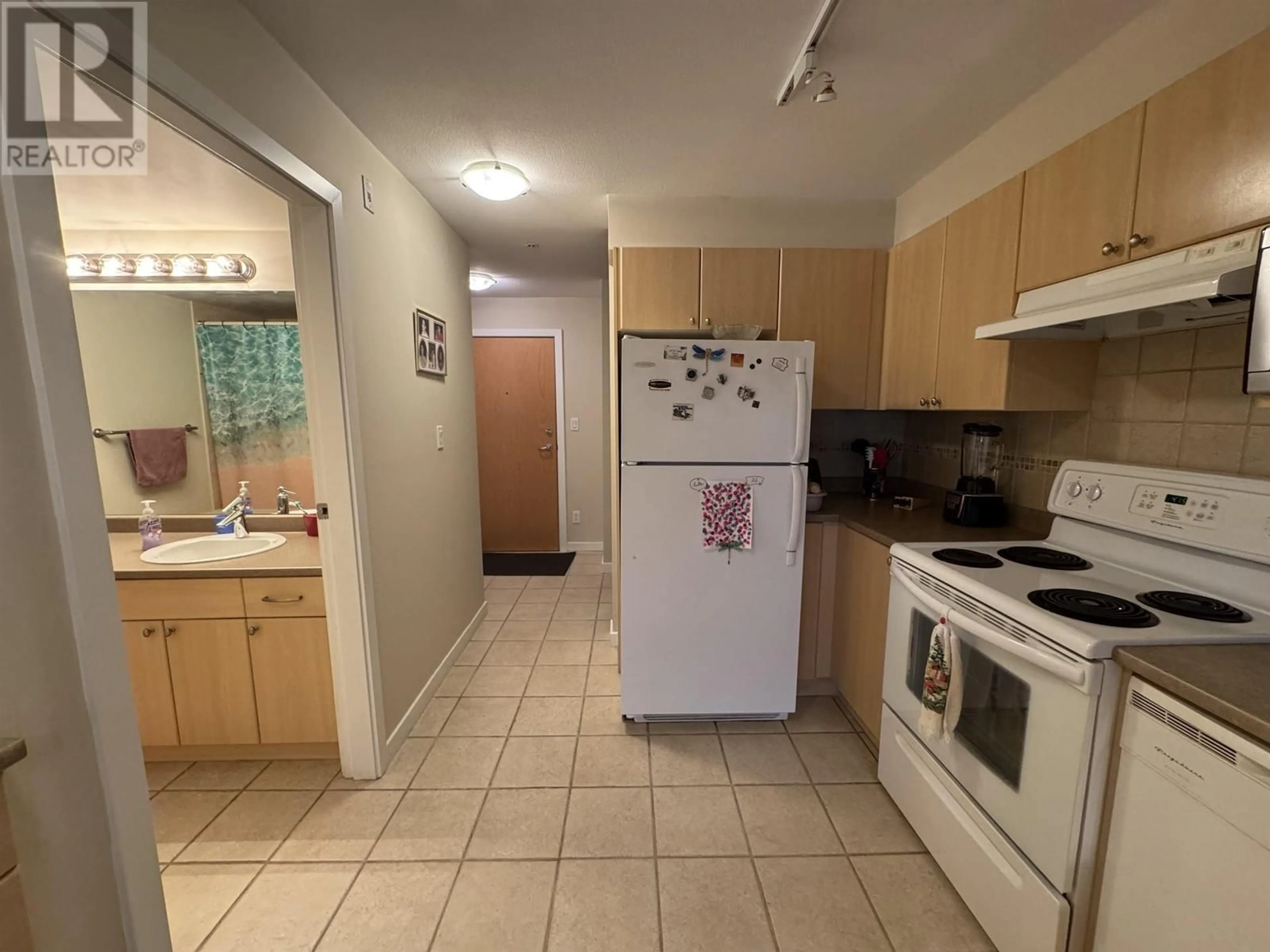 Standard kitchen, unknown for 213 2891 E HASTINGS STREET, Vancouver British Columbia V5K5J8