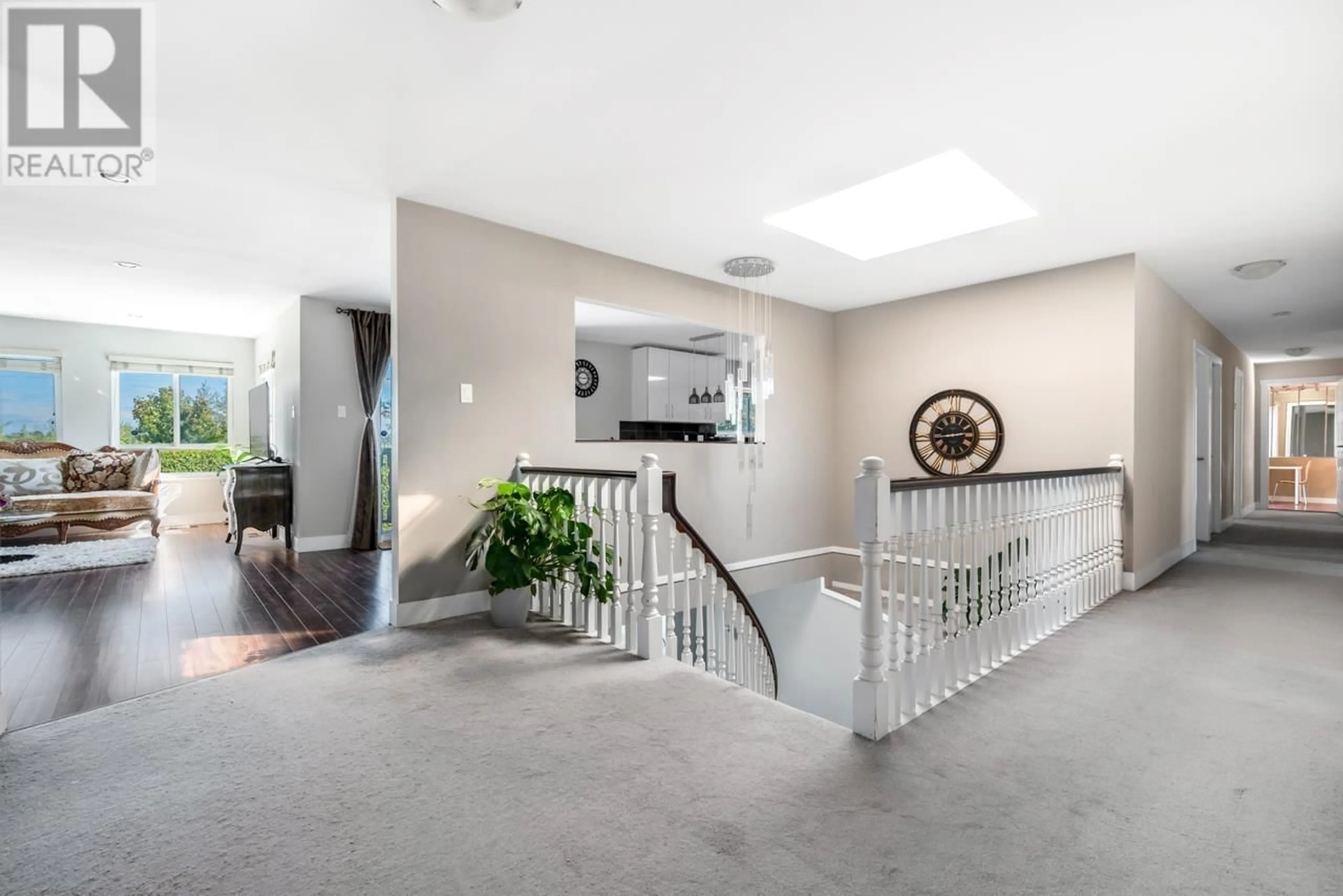 Indoor foyer for 8711 NO. 5 ROAD, Richmond British Columbia V6Y2V5